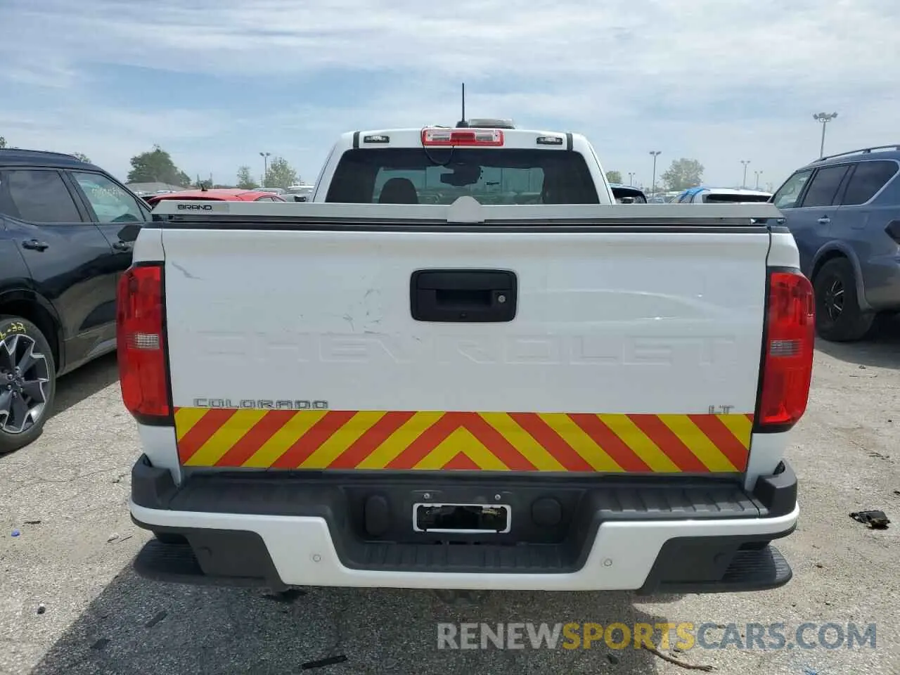 6 Photograph of a damaged car 1GCHSCEA3N1119288 CHEVROLET COLORADO 2022