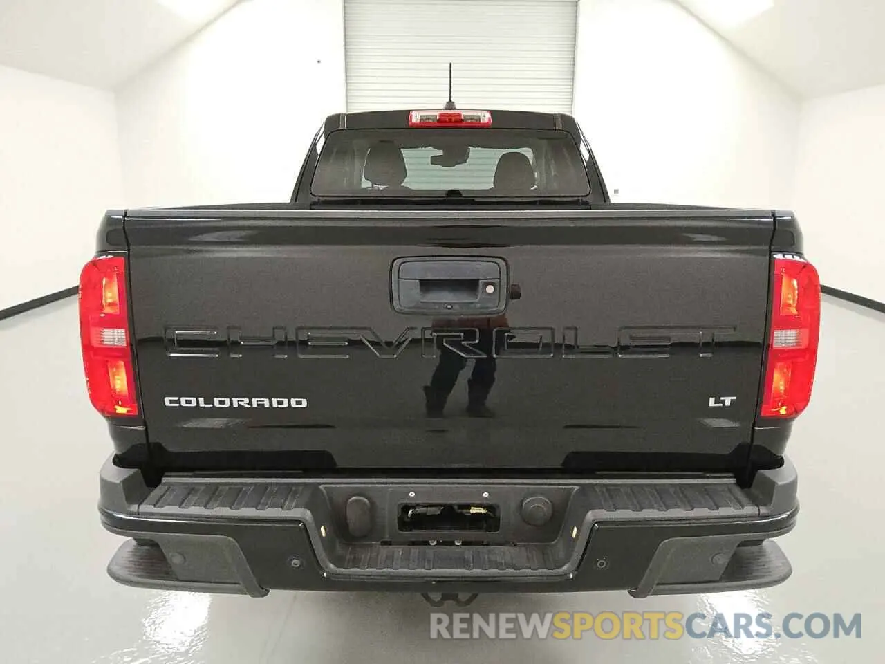 6 Photograph of a damaged car 1GCHSCEA3N1229130 CHEVROLET COLORADO 2022