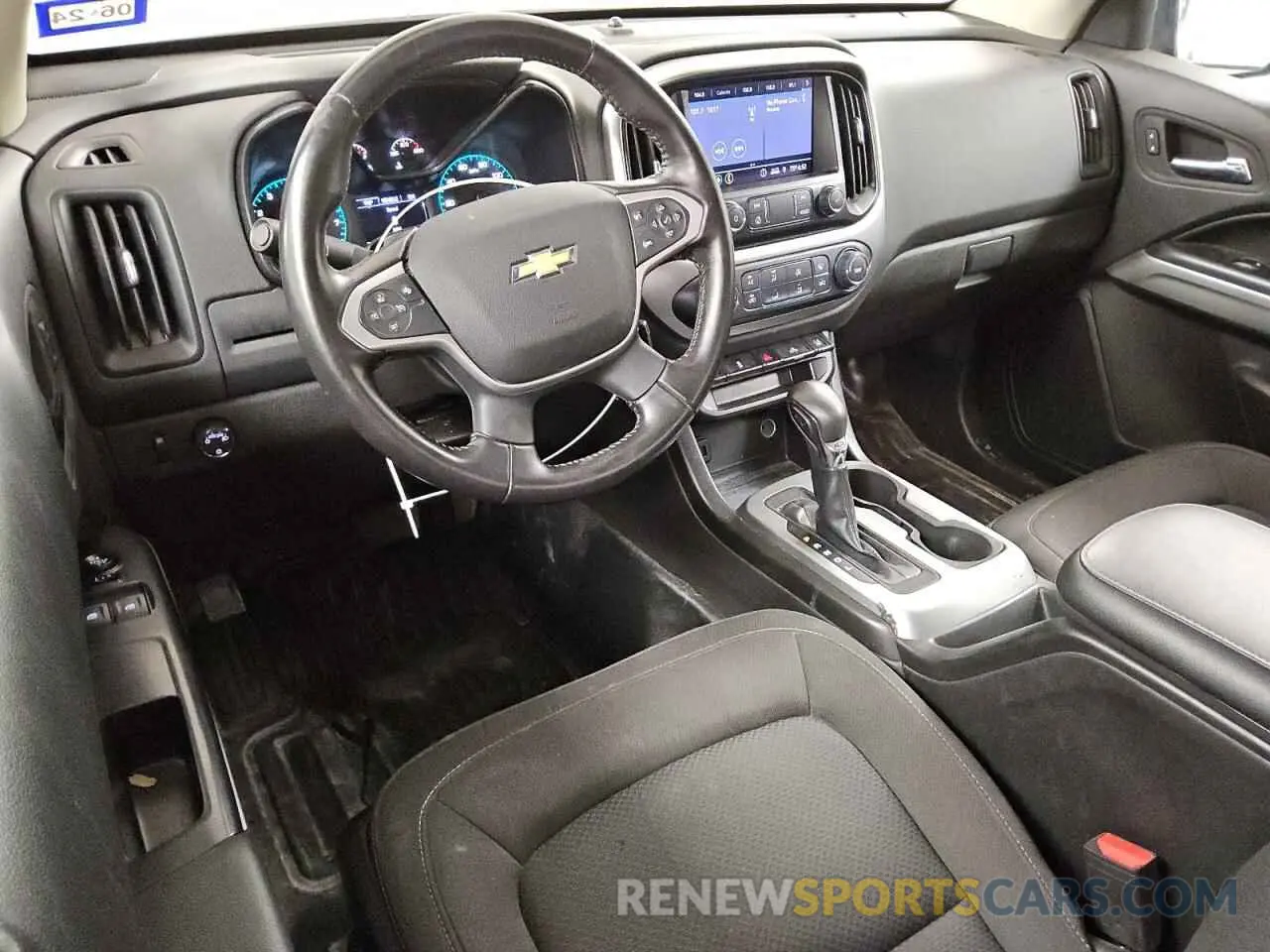8 Photograph of a damaged car 1GCHSCEA3N1229130 CHEVROLET COLORADO 2022