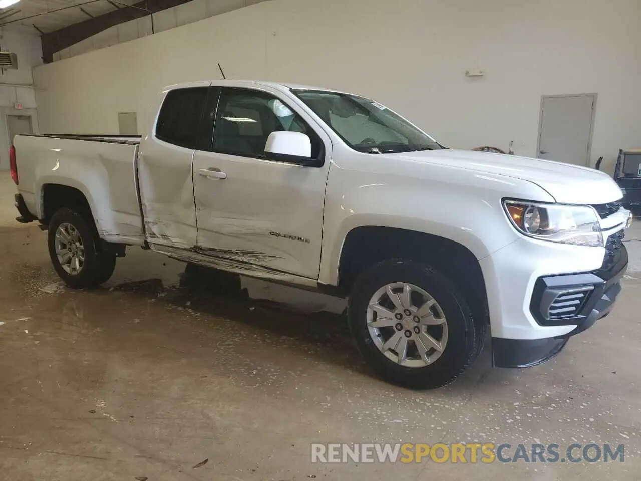 4 Photograph of a damaged car 1GCHSCEA7N1205638 CHEVROLET COLORADO 2022