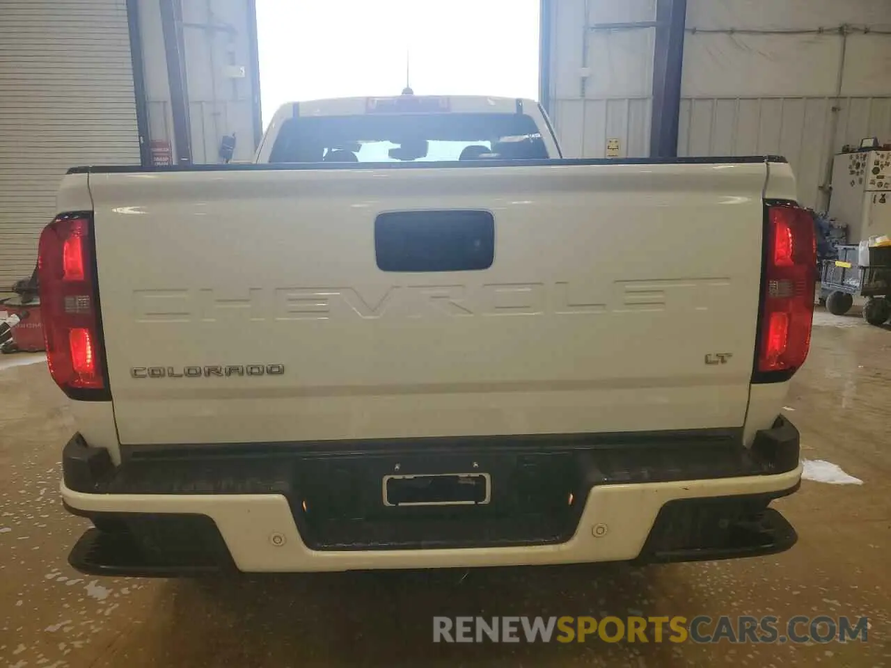 6 Photograph of a damaged car 1GCHSCEA7N1205638 CHEVROLET COLORADO 2022