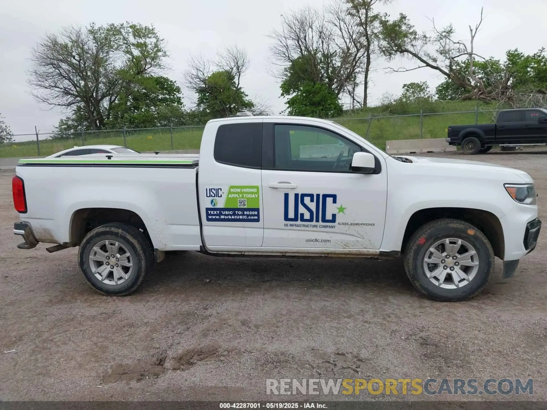 13 Photograph of a damaged car 1GCHSCEA8N1118363 CHEVROLET COLORADO 2022