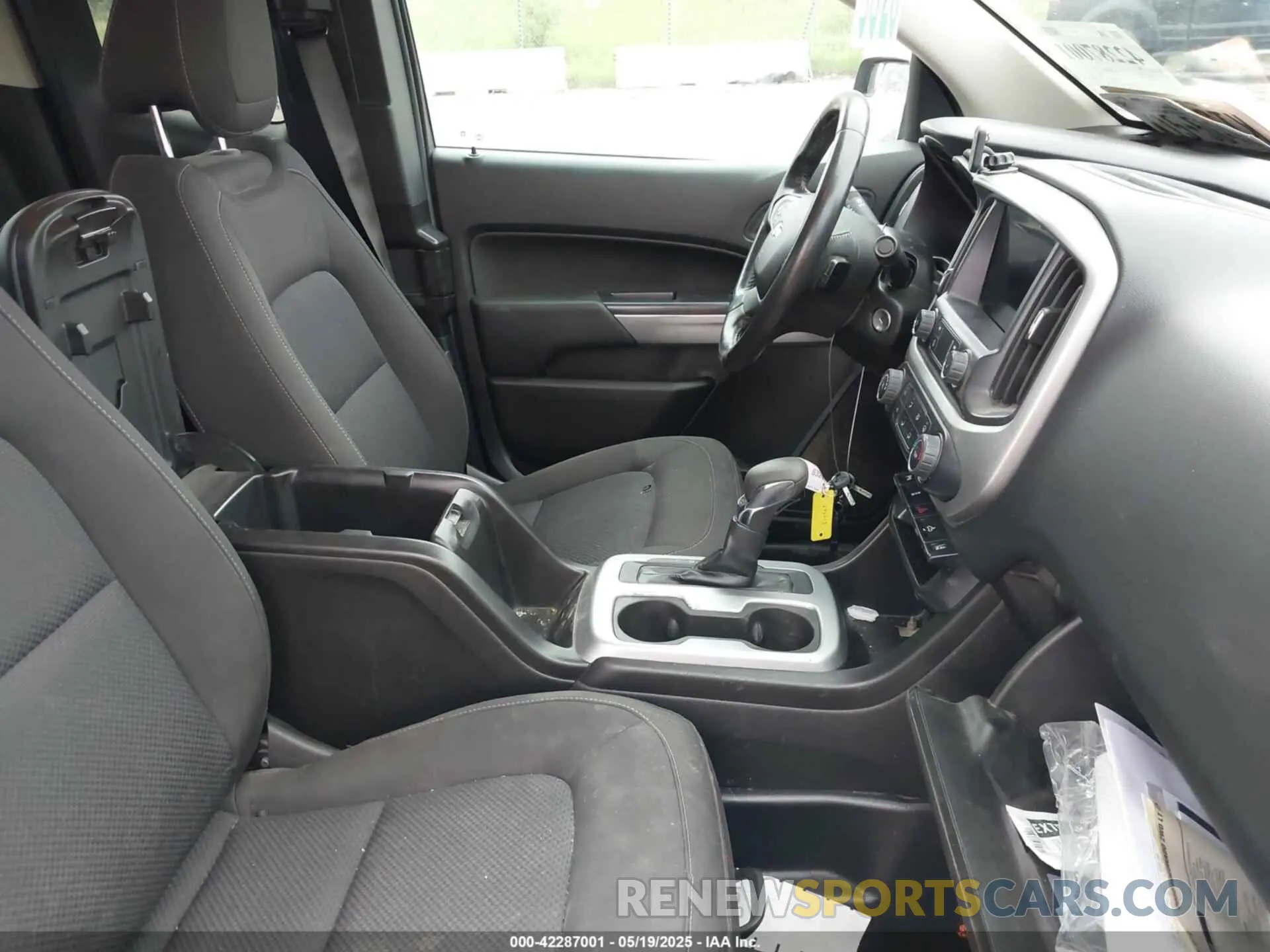 5 Photograph of a damaged car 1GCHSCEA8N1118363 CHEVROLET COLORADO 2022
