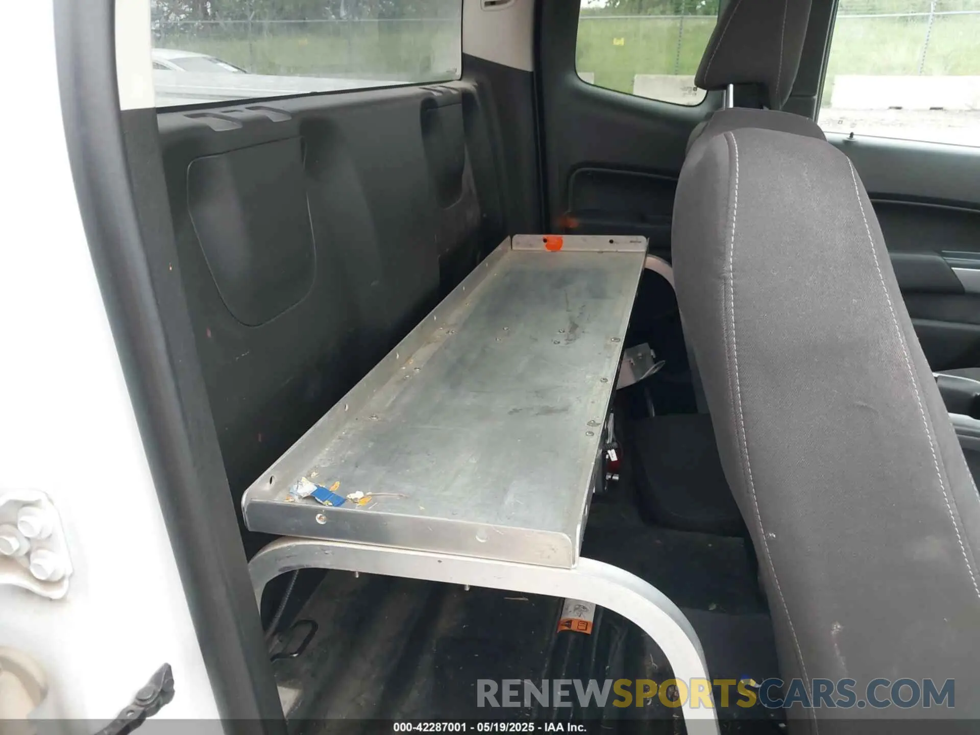 8 Photograph of a damaged car 1GCHSCEA8N1118363 CHEVROLET COLORADO 2022