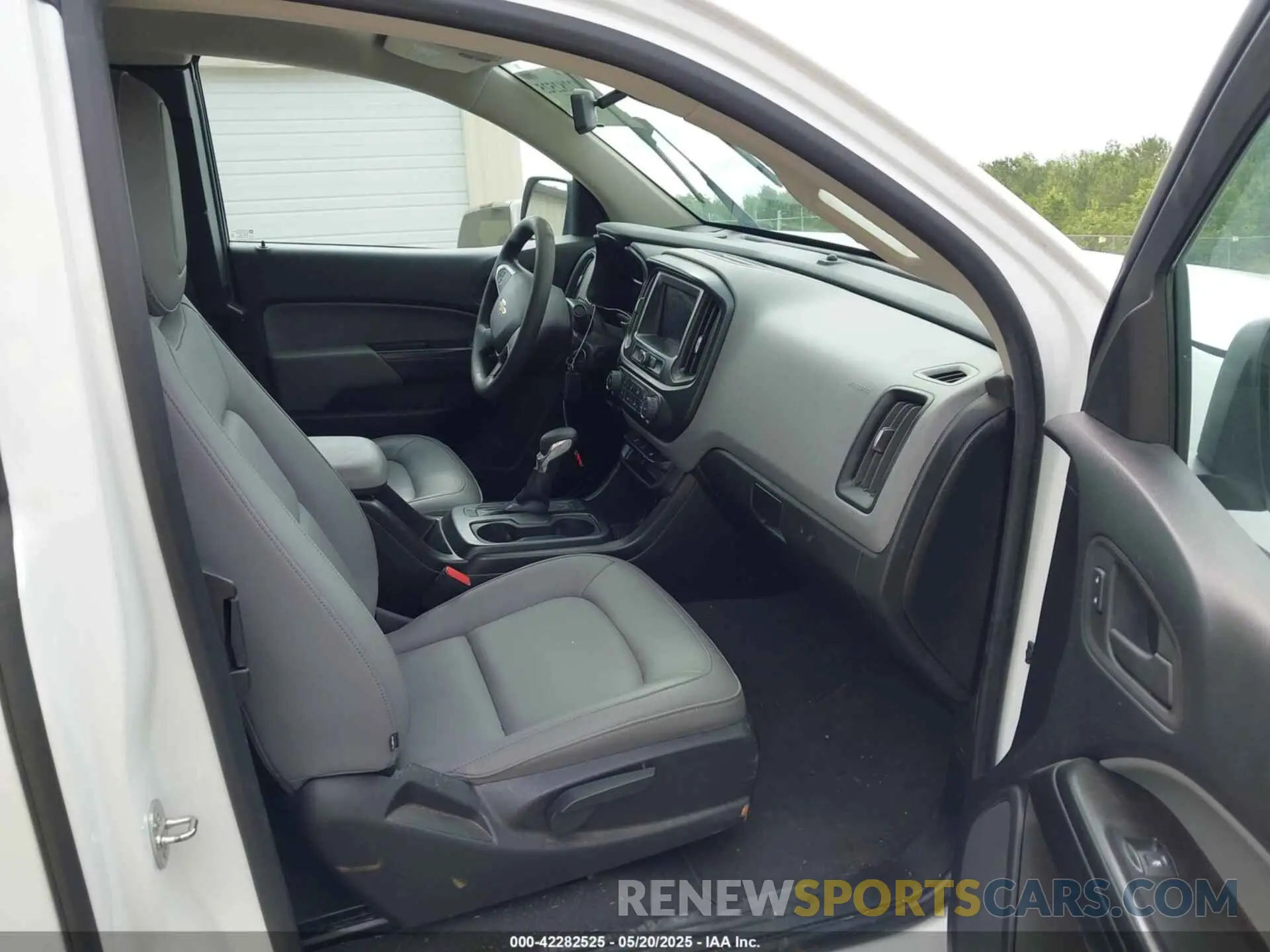 5 Photograph of a damaged car 1GCHTBEA6N1140563 CHEVROLET COLORADO 2022