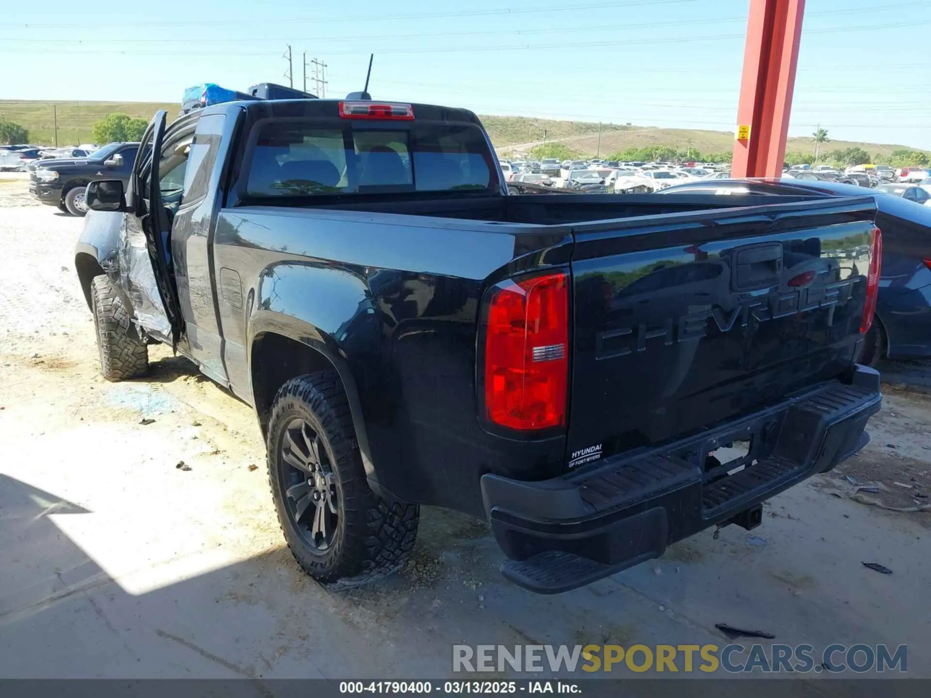 3 Фотография поврежденного автомобиля 1GCHTDEN2N1198149 CHEVROLET COLORADO 2022