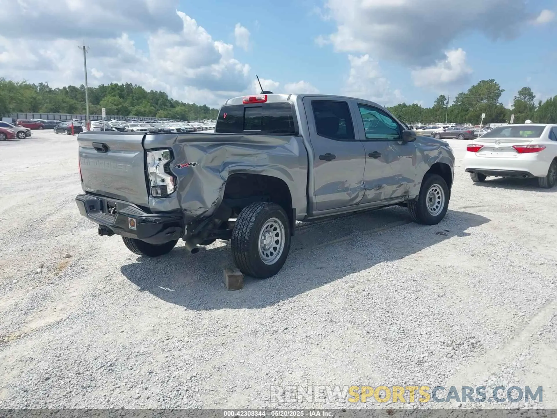 4 Фотография поврежденного автомобиля 1GCPTBEK7P1112228 CHEVROLET COLORADO 2023