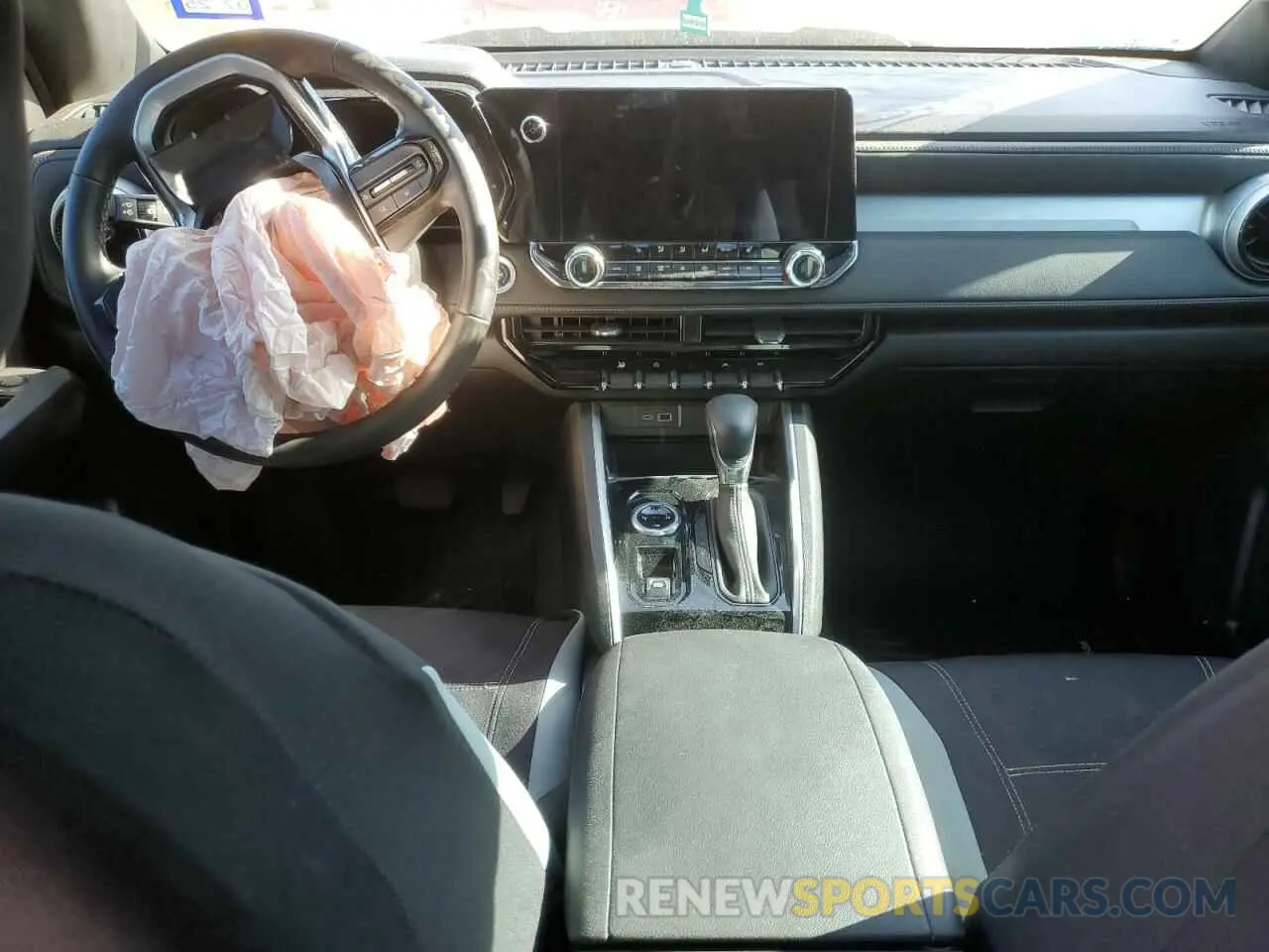 8 Photograph of a damaged car 1GCPTCEK2P1204630 CHEVROLET COLORADO 2023