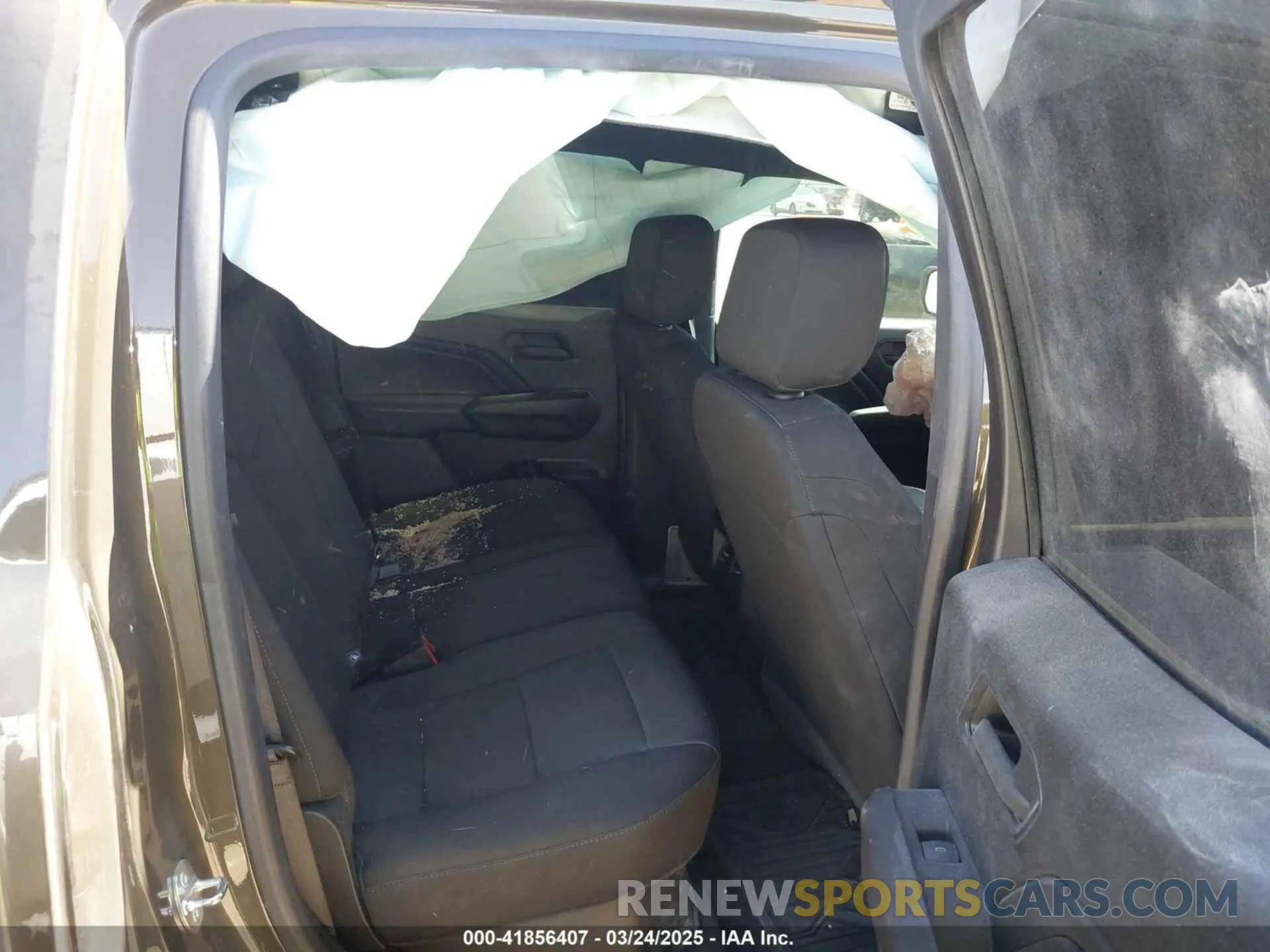 8 Photograph of a damaged car 1GCPTEEK3P1183301 CHEVROLET COLORADO 2023