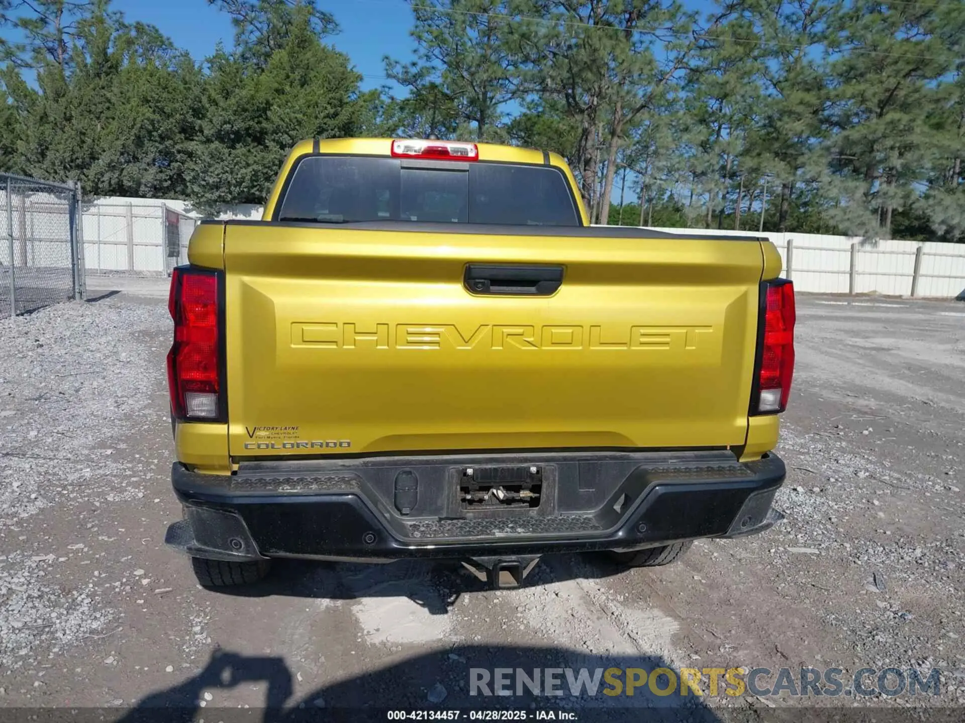 16 Photograph of a damaged car 1GCPTEEK9P1241315 CHEVROLET COLORADO 2023