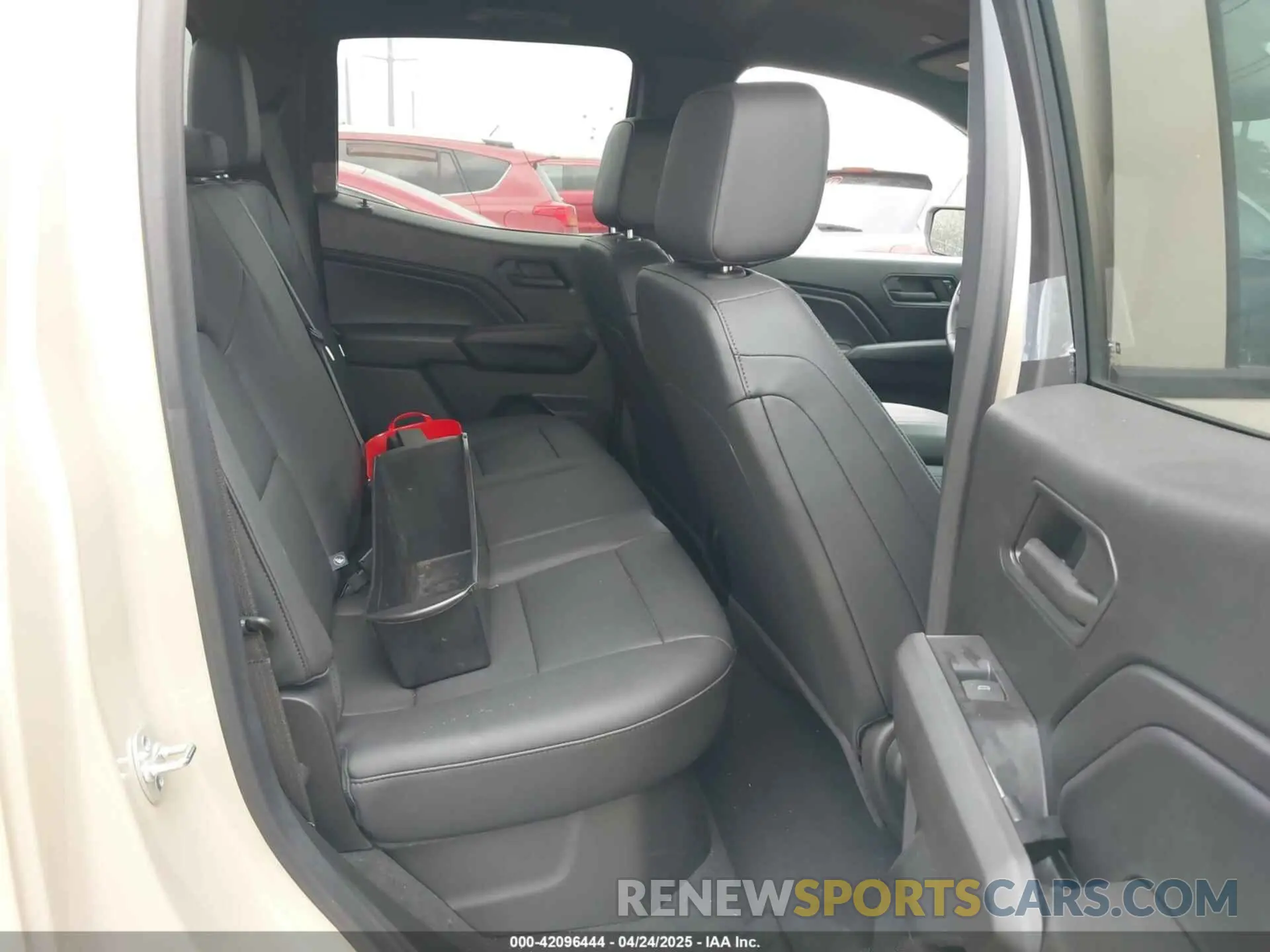 8 Фотография поврежденного автомобиля 1GCGSBEC0R1247243 CHEVROLET COLORADO 2024