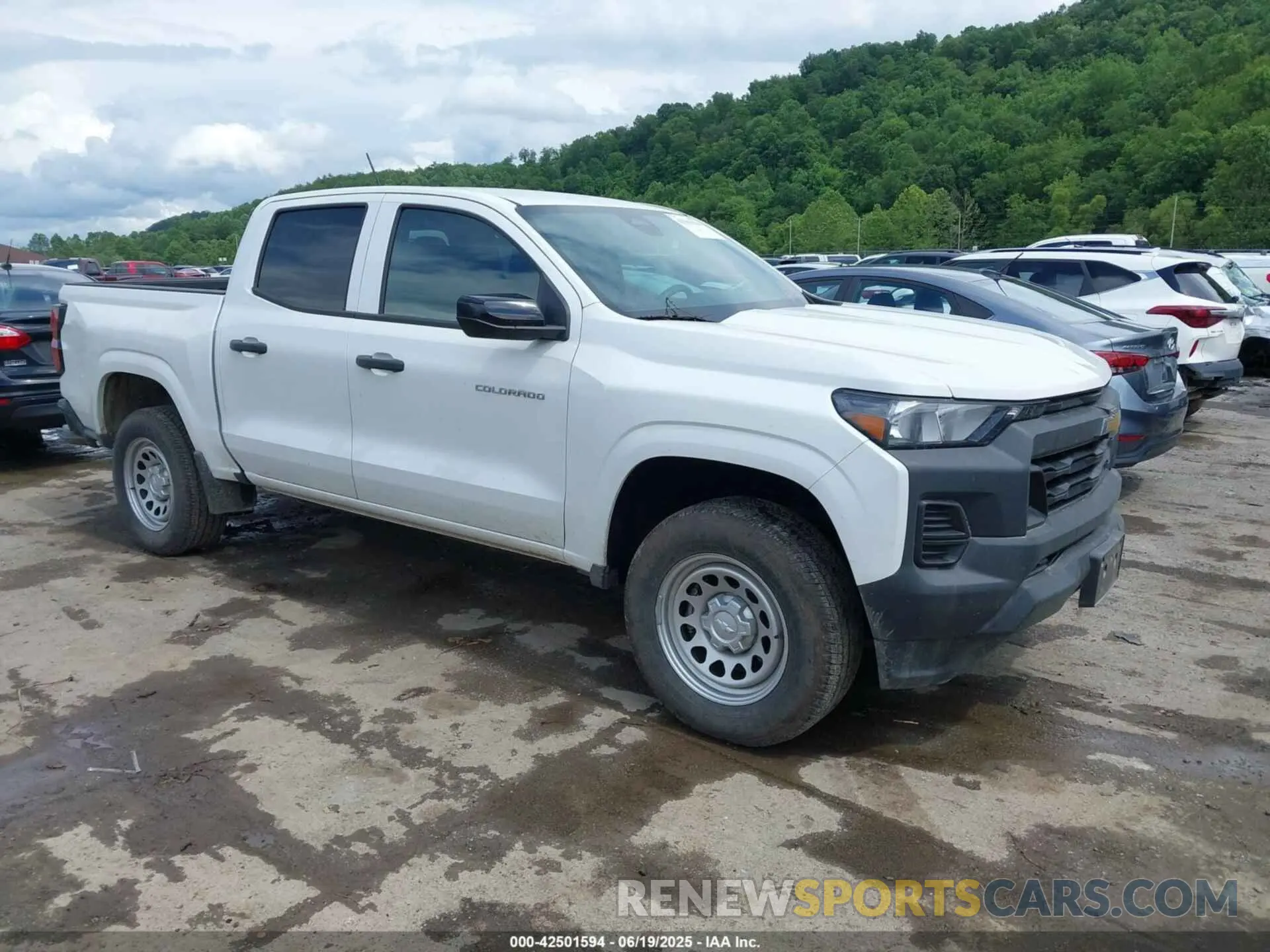 1 Фотография поврежденного автомобиля 1GCPSBEK0R1117857 CHEVROLET COLORADO 2024