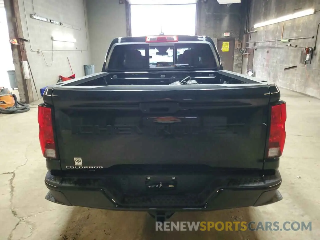 6 Фотография поврежденного автомобиля 1GCPSBEK1R1117348 CHEVROLET COLORADO 2024