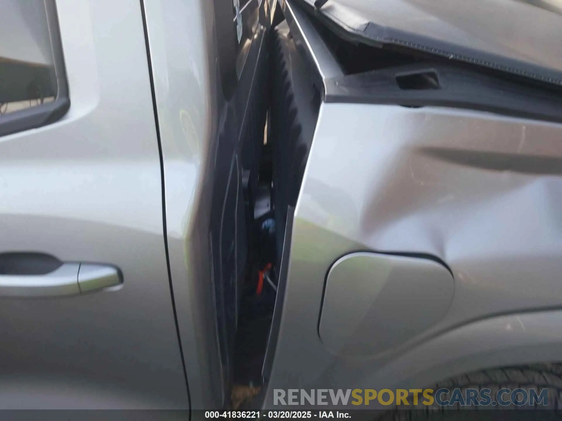 19 Photograph of a damaged car 1GCPTDEK3R1122785 CHEVROLET COLORADO 2024