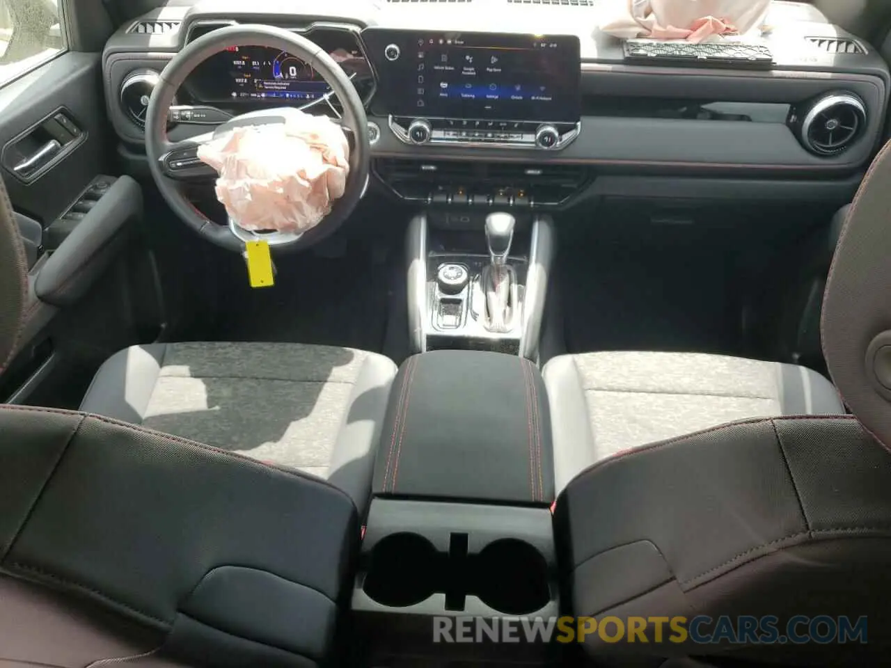 8 Photograph of a damaged car 1GCPTDEK9R1117302 CHEVROLET COLORADO 2024
