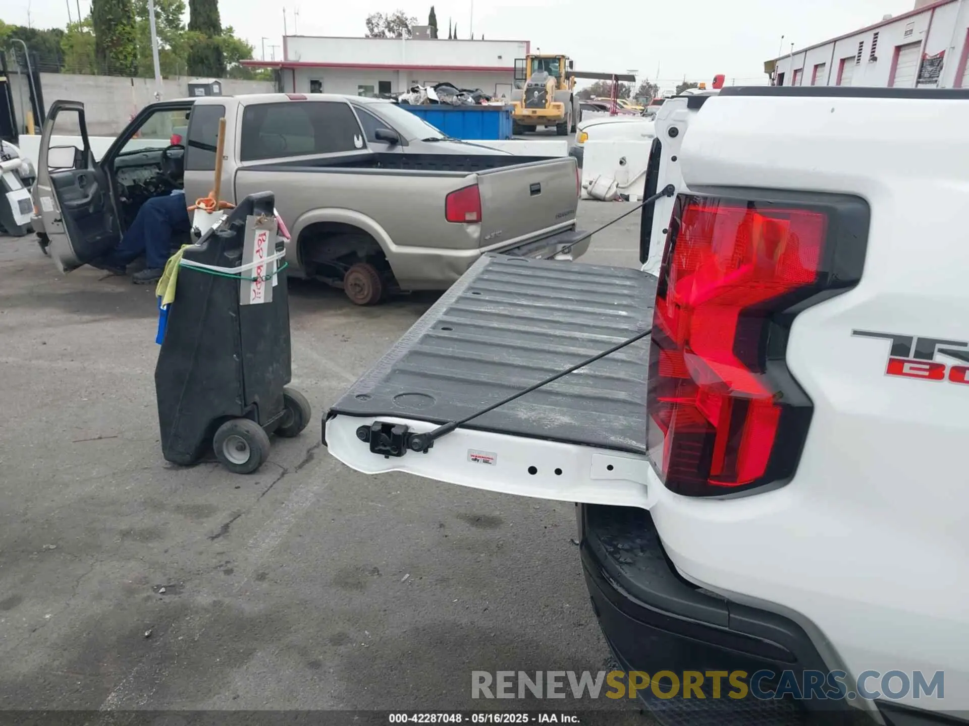 16 Photograph of a damaged car 1GCPTEEK1R1156164 CHEVROLET COLORADO 2024