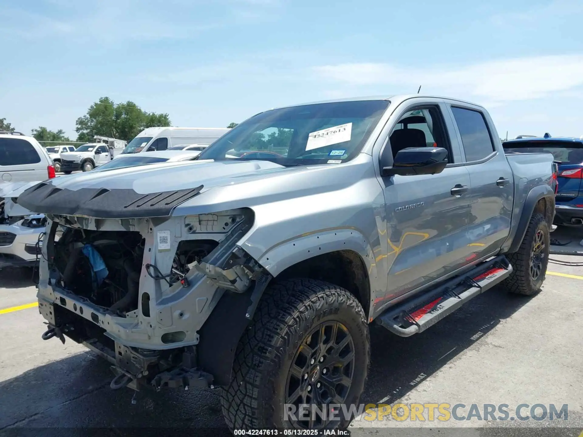 2 Photograph of a damaged car 1GCPTEEK1R1315989 CHEVROLET COLORADO 2024