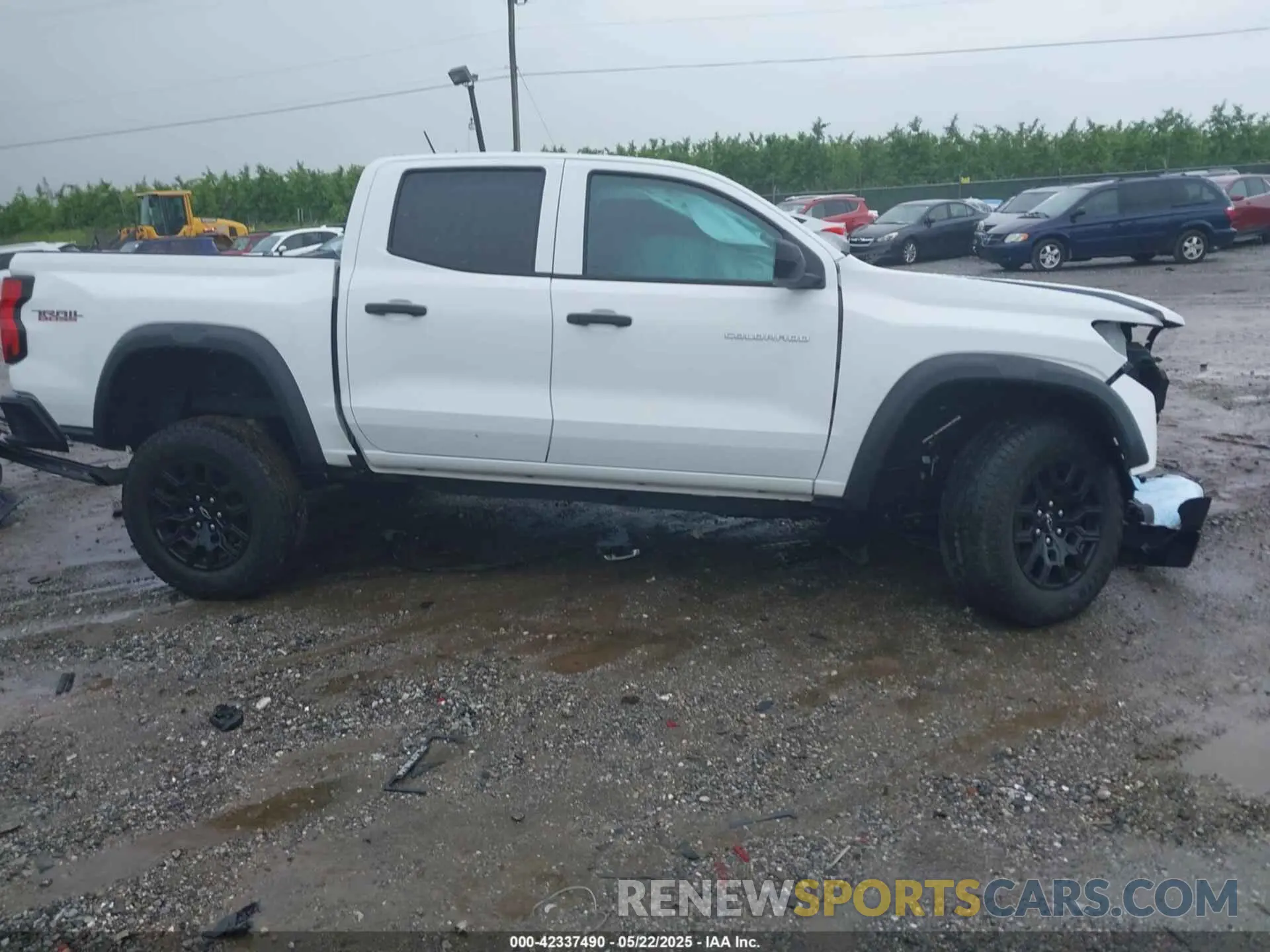 13 Photograph of a damaged car 1GCPTEEK8R1295997 CHEVROLET COLORADO 2024