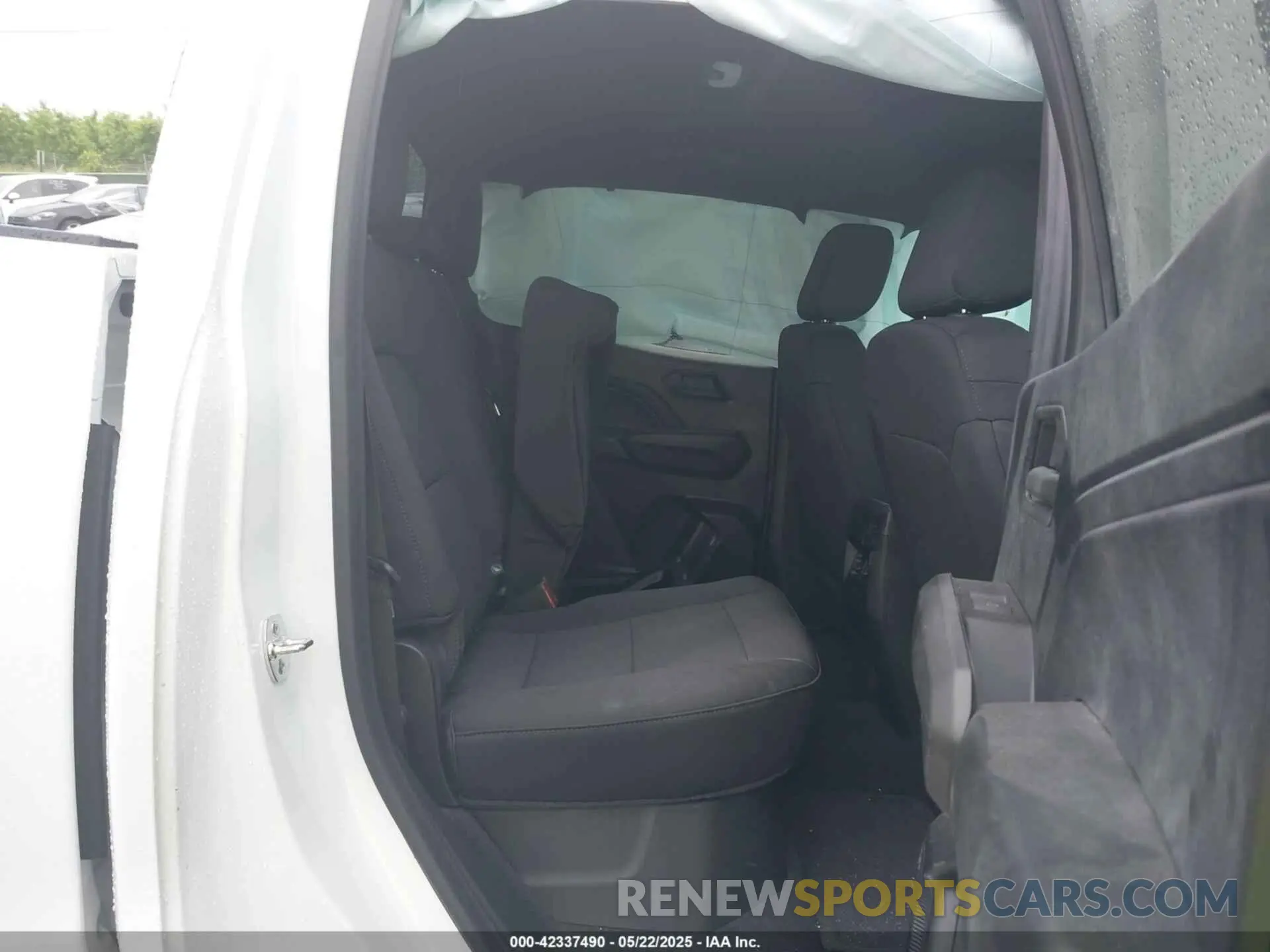 8 Photograph of a damaged car 1GCPTEEK8R1295997 CHEVROLET COLORADO 2024