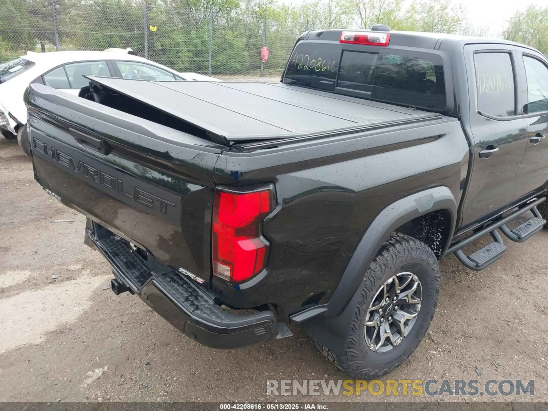 19 Photograph of a damaged car 1GCPTFEK4R1270553 CHEVROLET COLORADO 2024
