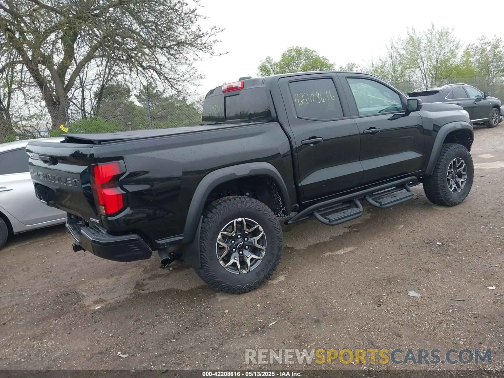 4 Photograph of a damaged car 1GCPTFEK4R1270553 CHEVROLET COLORADO 2024