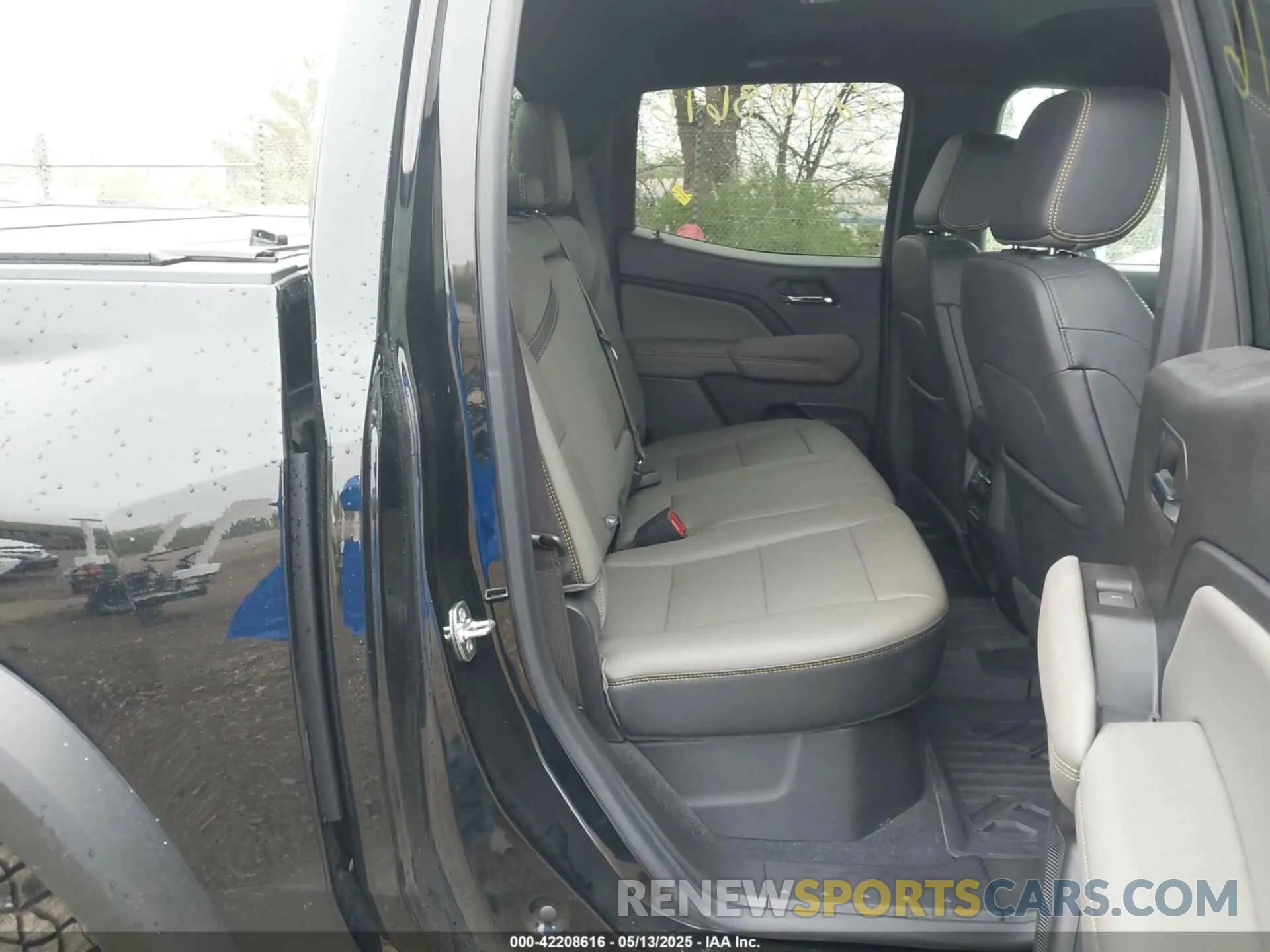 8 Photograph of a damaged car 1GCPTFEK4R1270553 CHEVROLET COLORADO 2024