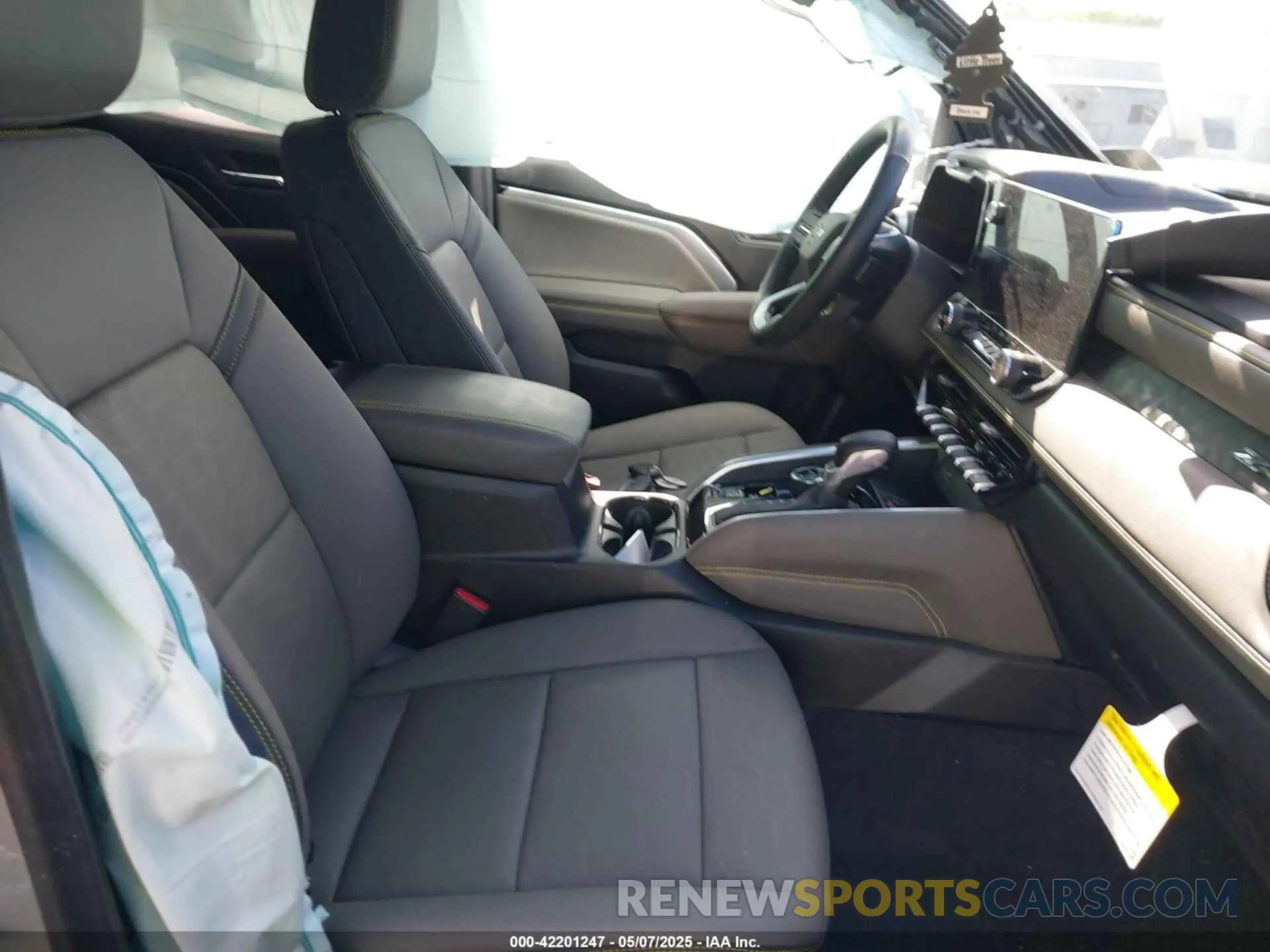 5 Photograph of a damaged car 1GCPTFEK4R1287384 CHEVROLET COLORADO 2024