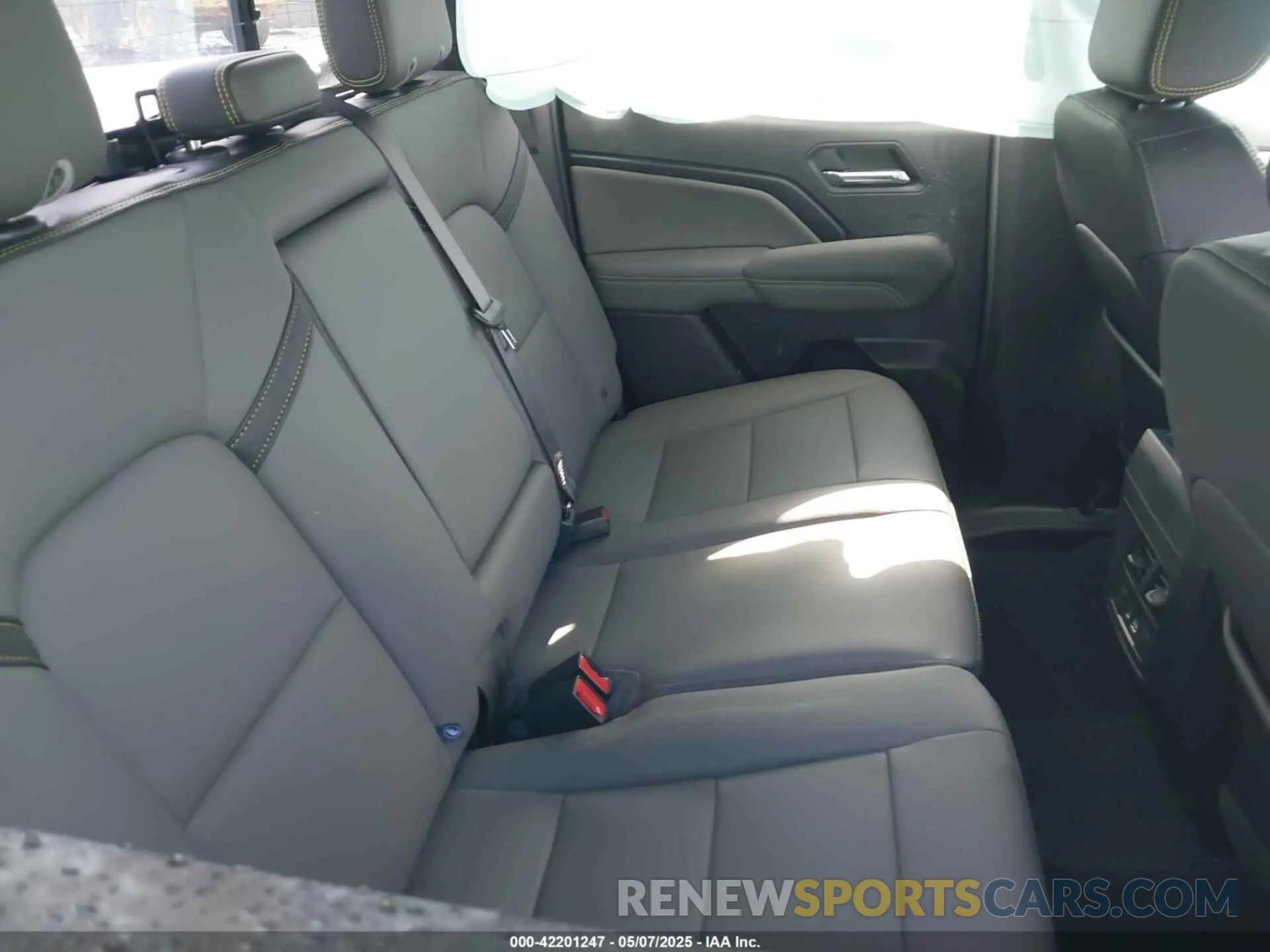8 Photograph of a damaged car 1GCPTFEK4R1287384 CHEVROLET COLORADO 2024