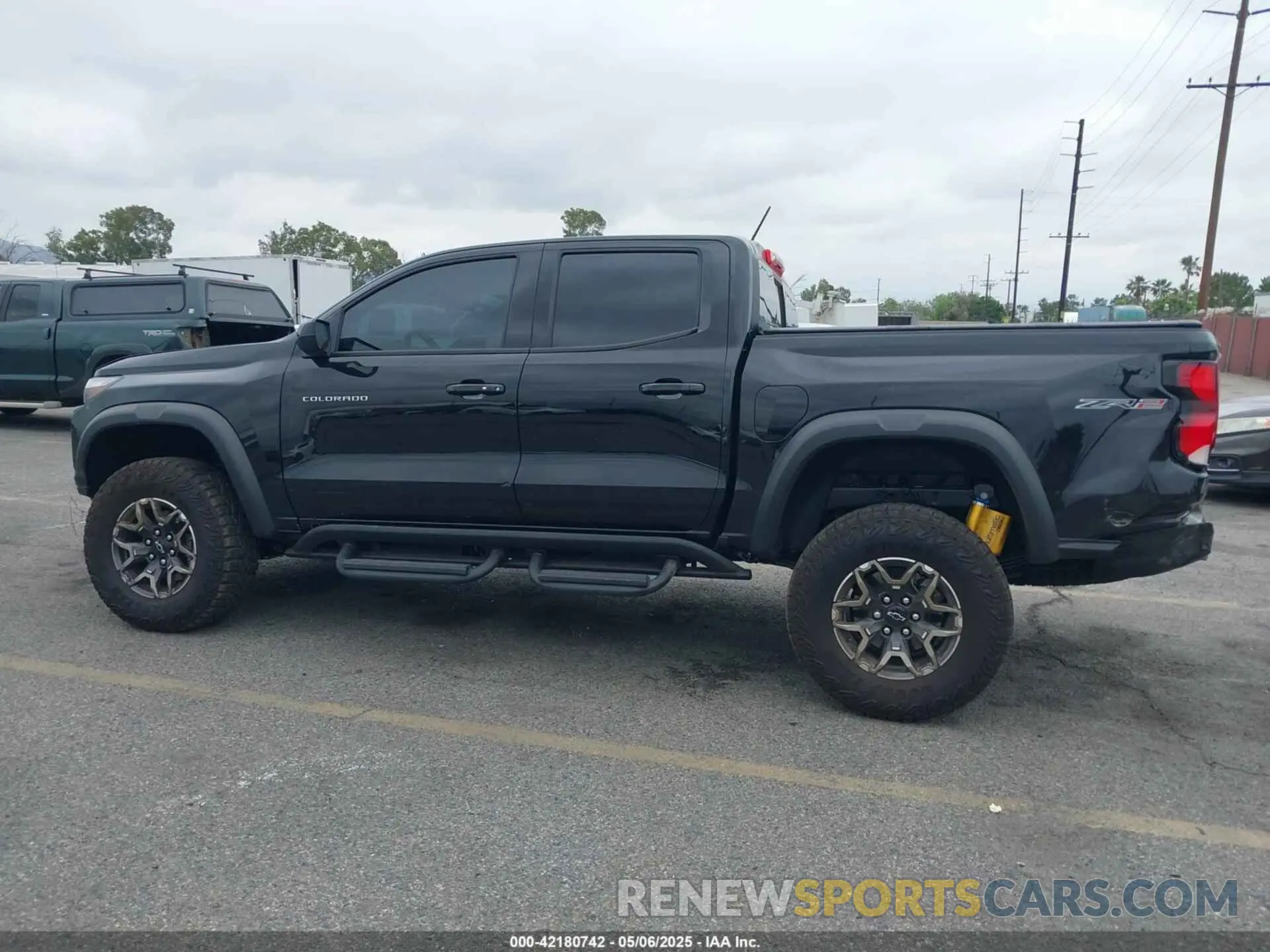 14 Photograph of a damaged car 1GCPTFEKXR1317228 CHEVROLET COLORADO 2024