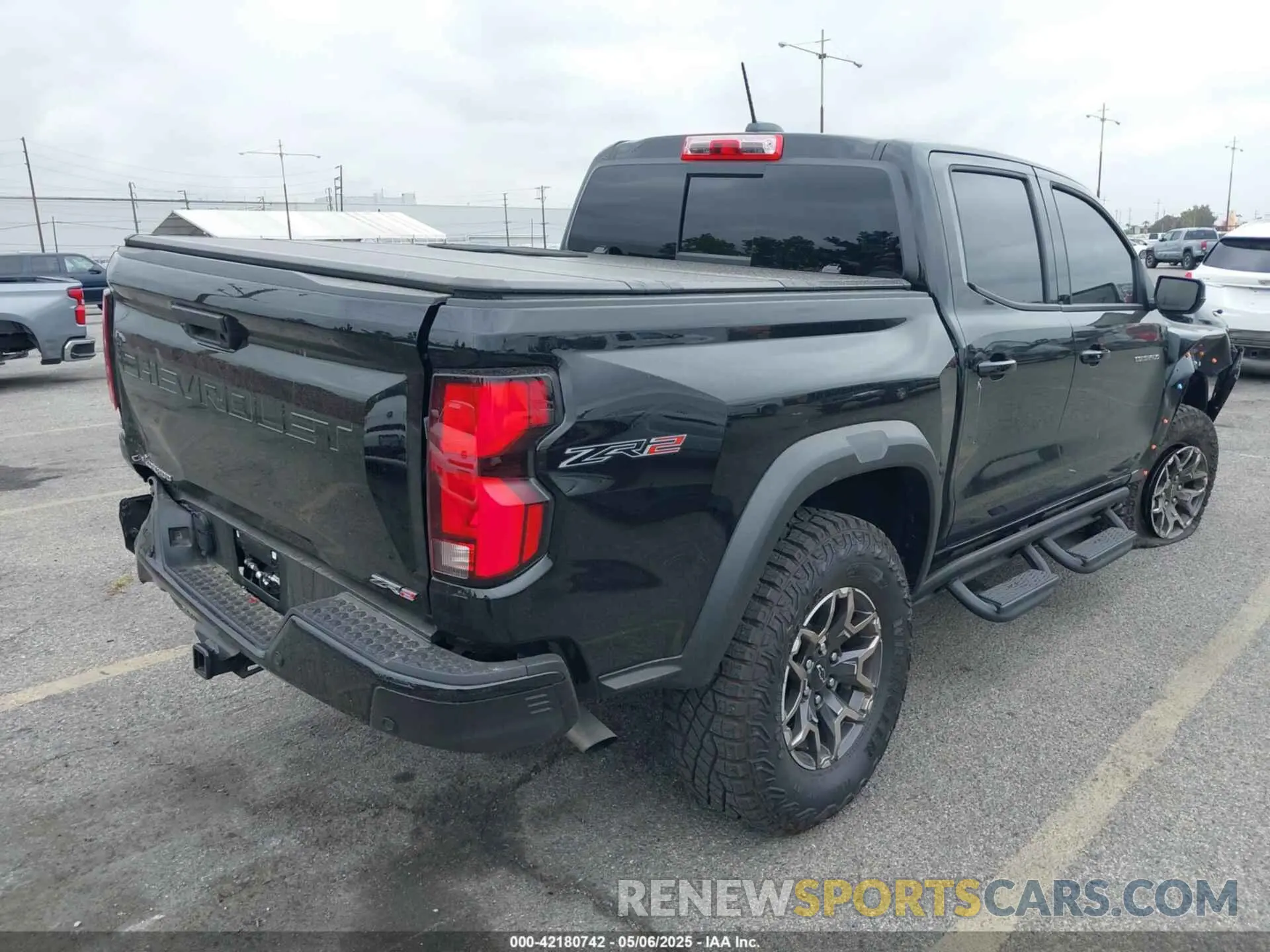 4 Photograph of a damaged car 1GCPTFEKXR1317228 CHEVROLET COLORADO 2024