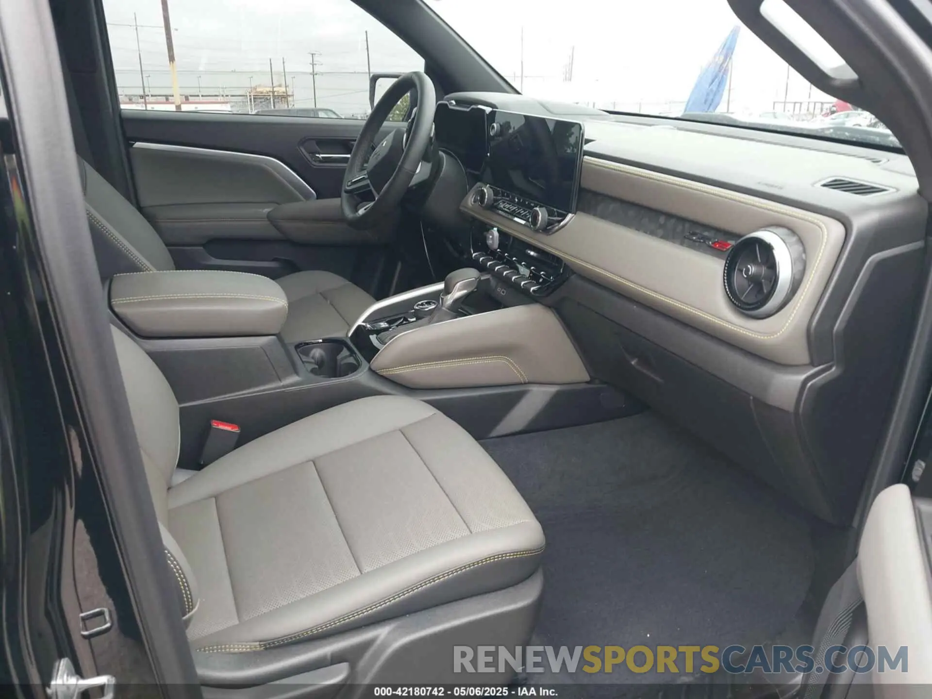 5 Photograph of a damaged car 1GCPTFEKXR1317228 CHEVROLET COLORADO 2024