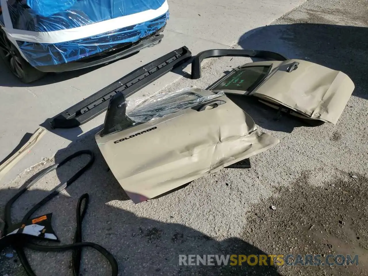 12 Photograph of a damaged car 1GCPTEEK2R1219028 CHEVROLET COLORADO T 2024