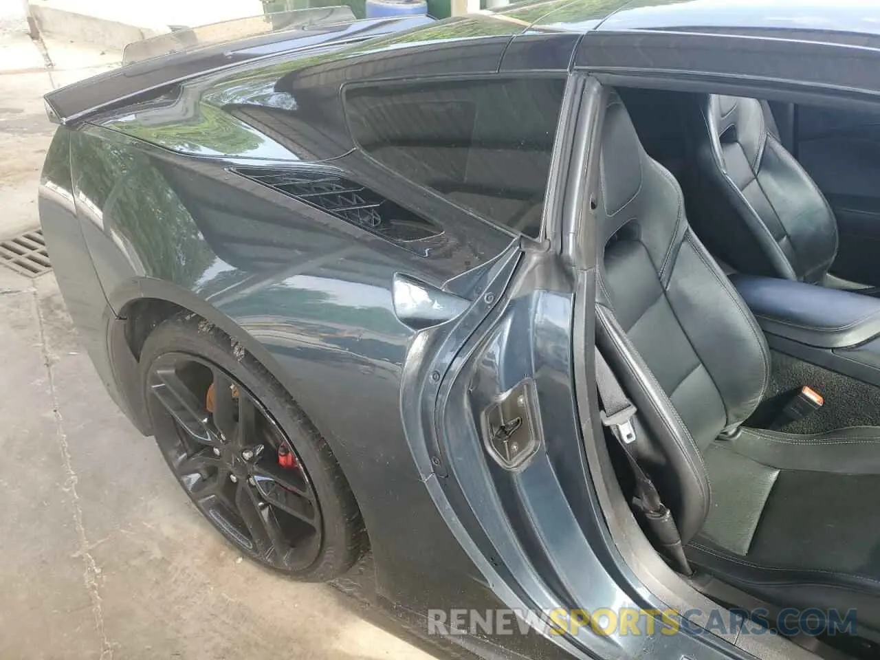 10 Photograph of a damaged car 1G1YH2D76K5111942 CHEVROLET CORVETTE 2019