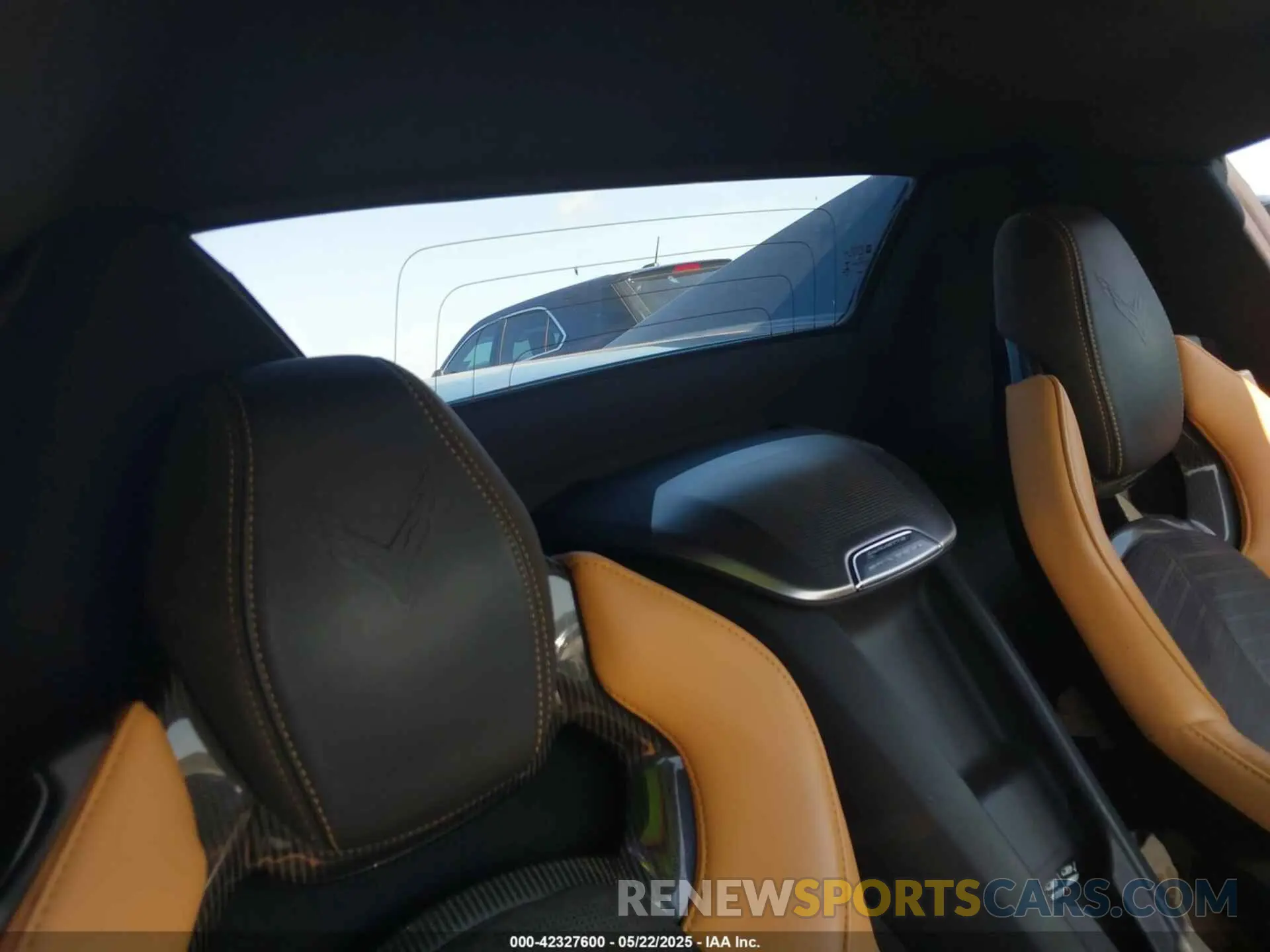 8 Photograph of a damaged car 1G1Y73D45L5114976 CHEVROLET CORVETTE STINGRAY 2020