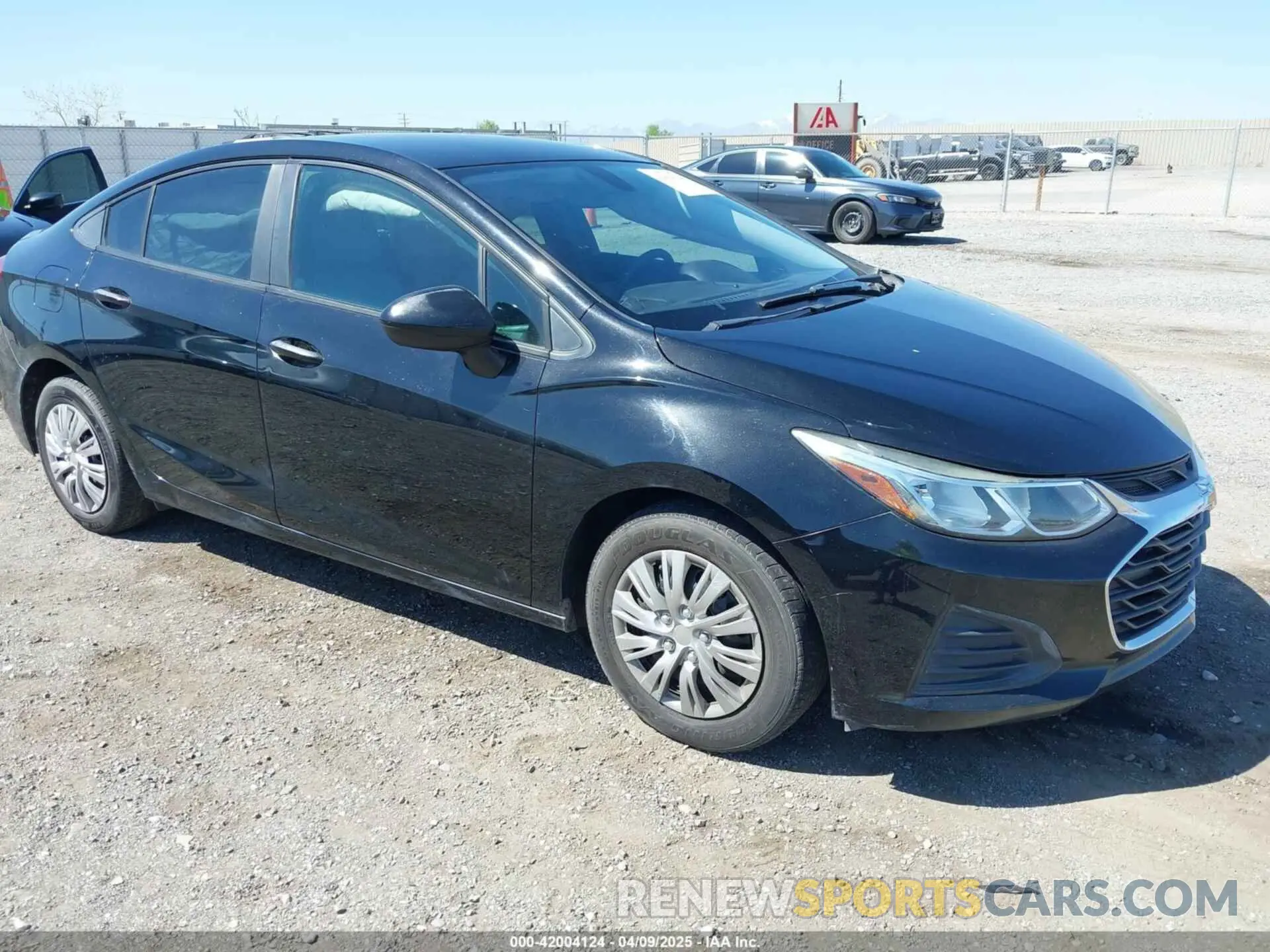 1 Фотография поврежденного автомобиля 1G1BC5SM0K7149234 CHEVROLET CRUZE 2019