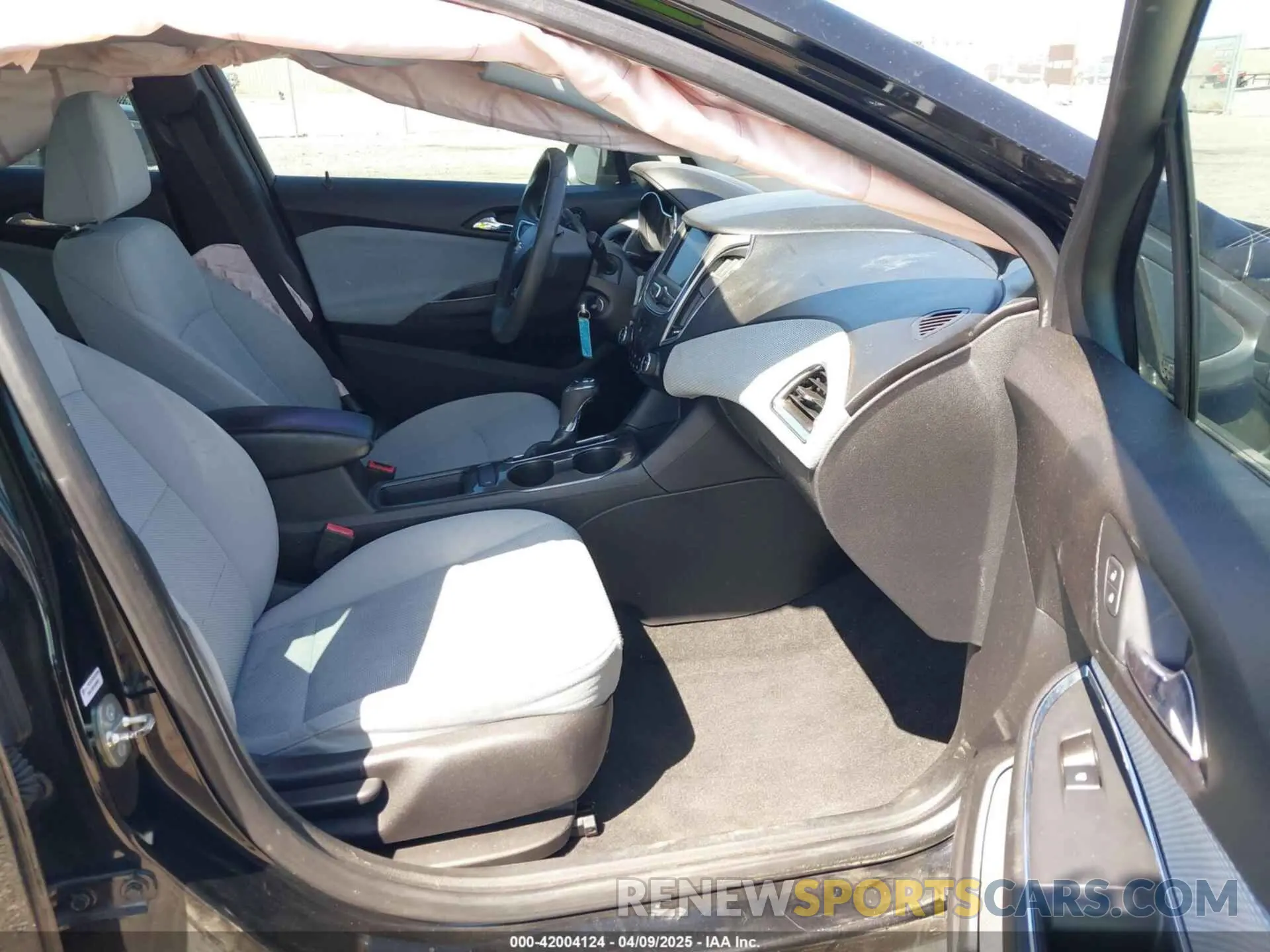 5 Фотография поврежденного автомобиля 1G1BC5SM0K7149234 CHEVROLET CRUZE 2019
