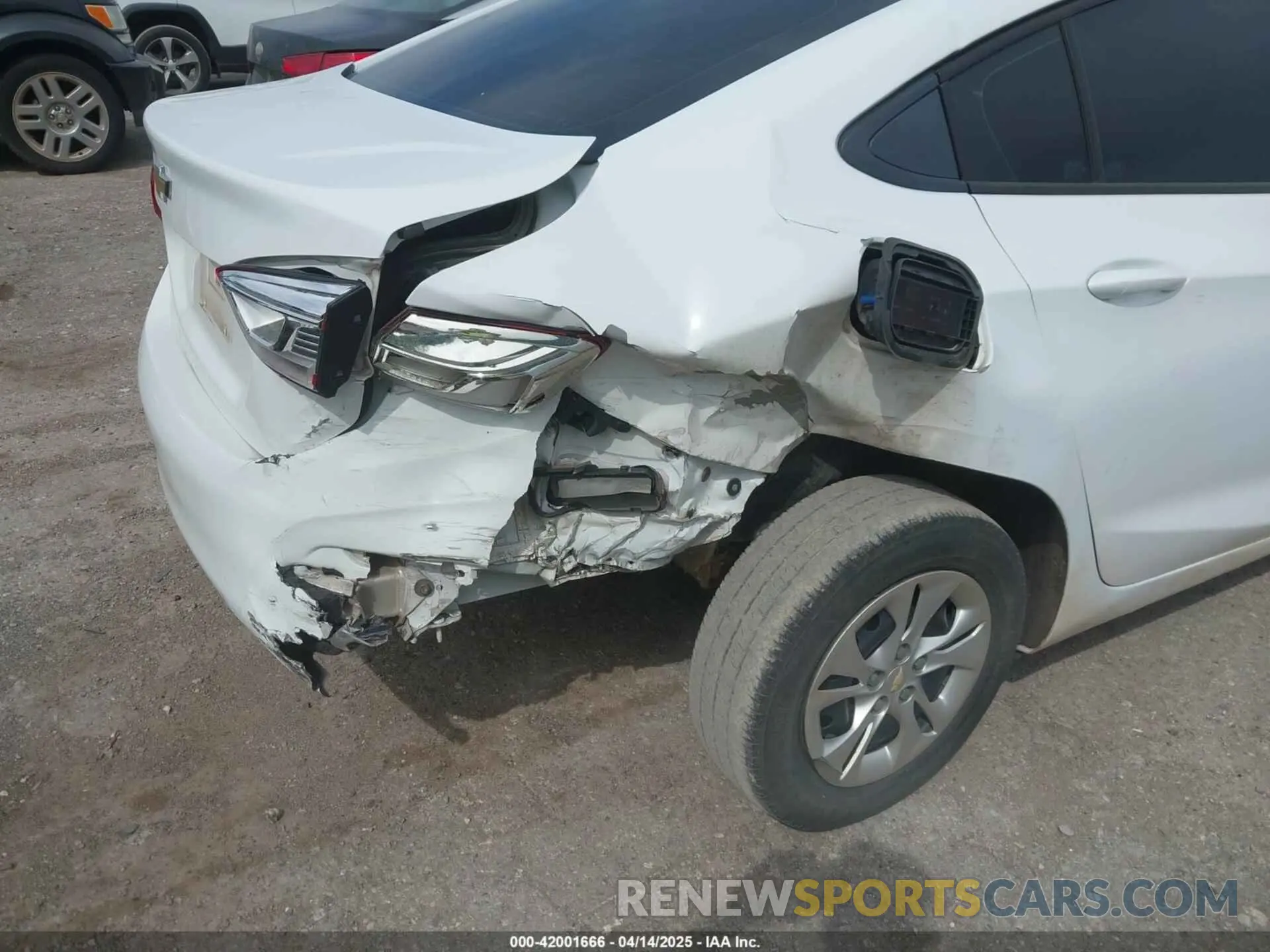 6 Photograph of a damaged car 1G1BC5SM2K7100598 CHEVROLET CRUZE 2019
