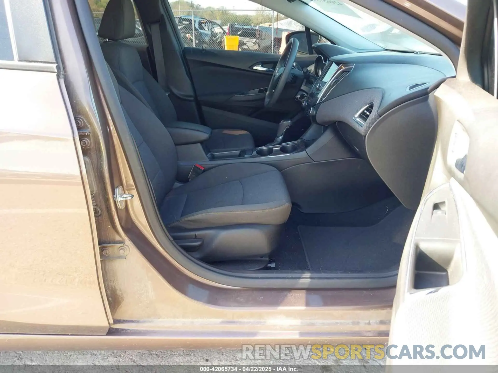 5 Фотография поврежденного автомобиля 1G1BC5SM2K7121922 CHEVROLET CRUZE 2019