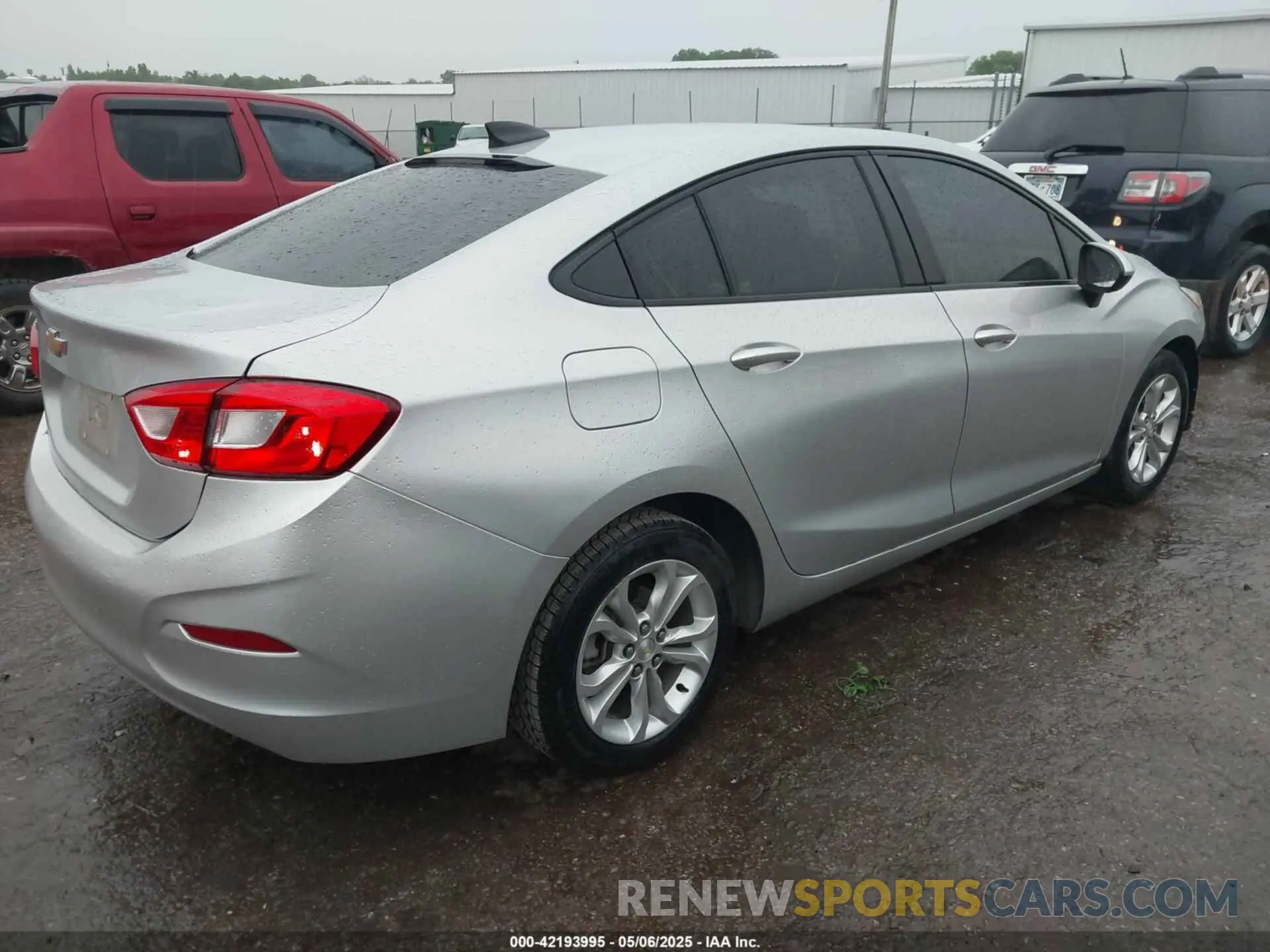 4 Фотография поврежденного автомобиля 1G1BC5SM2K7148943 CHEVROLET CRUZE 2019
