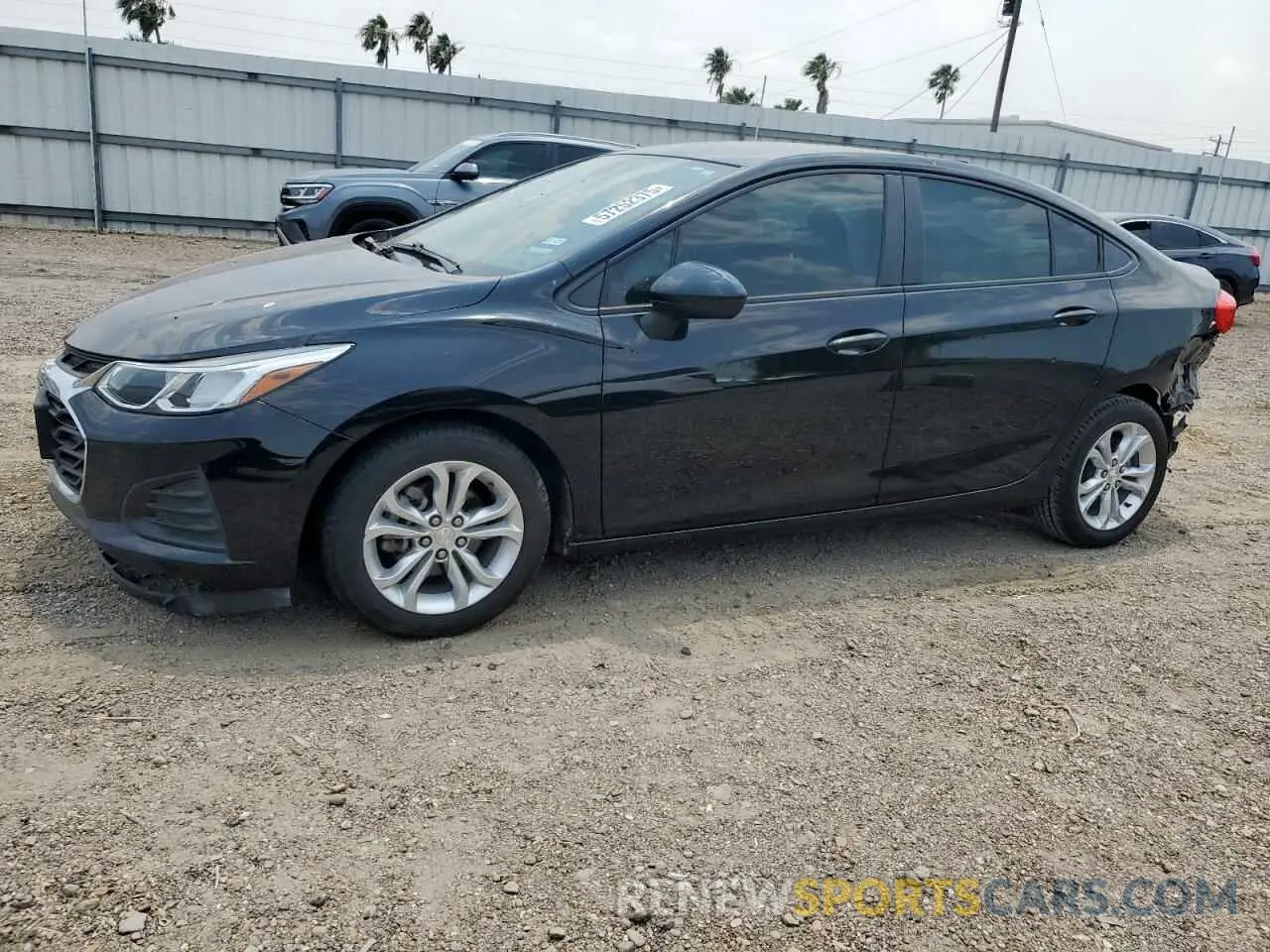 1 Фотография поврежденного автомобиля 1G1BC5SM3K7128605 CHEVROLET CRUZE 2019