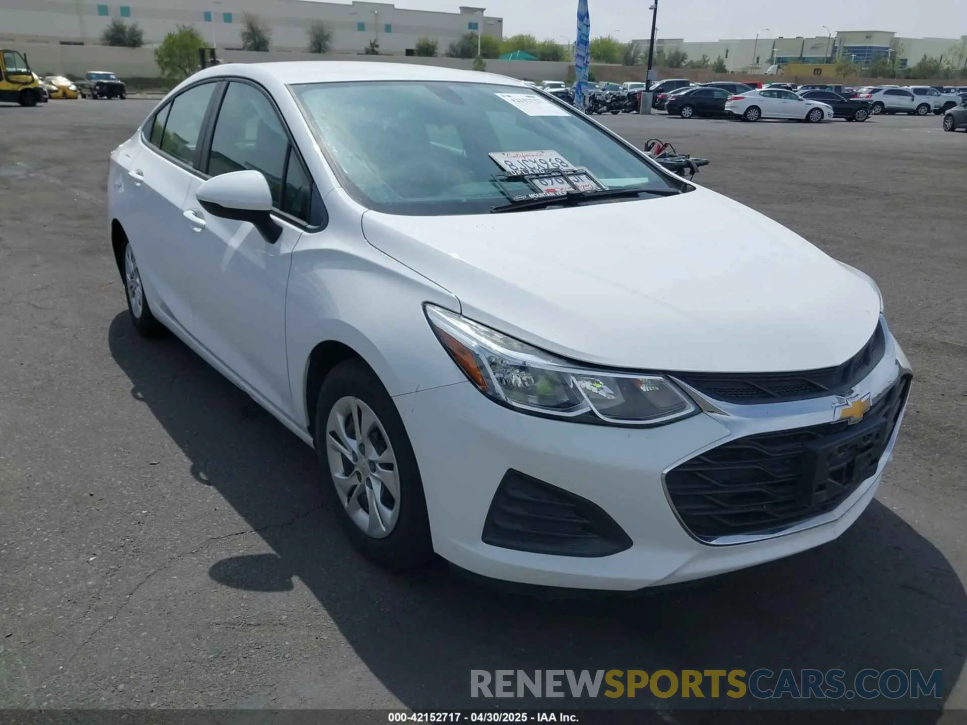 1 Фотография поврежденного автомобиля 1G1BC5SM4K7125115 CHEVROLET CRUZE 2019