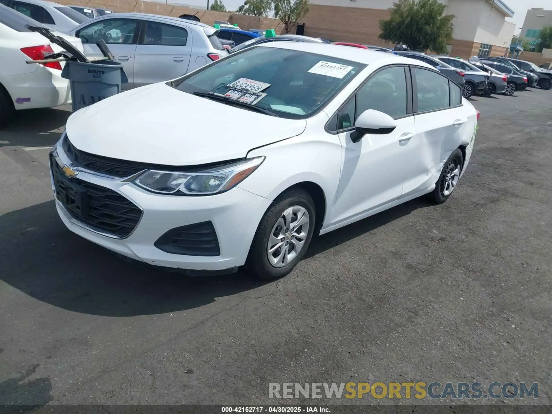 2 Фотография поврежденного автомобиля 1G1BC5SM4K7125115 CHEVROLET CRUZE 2019