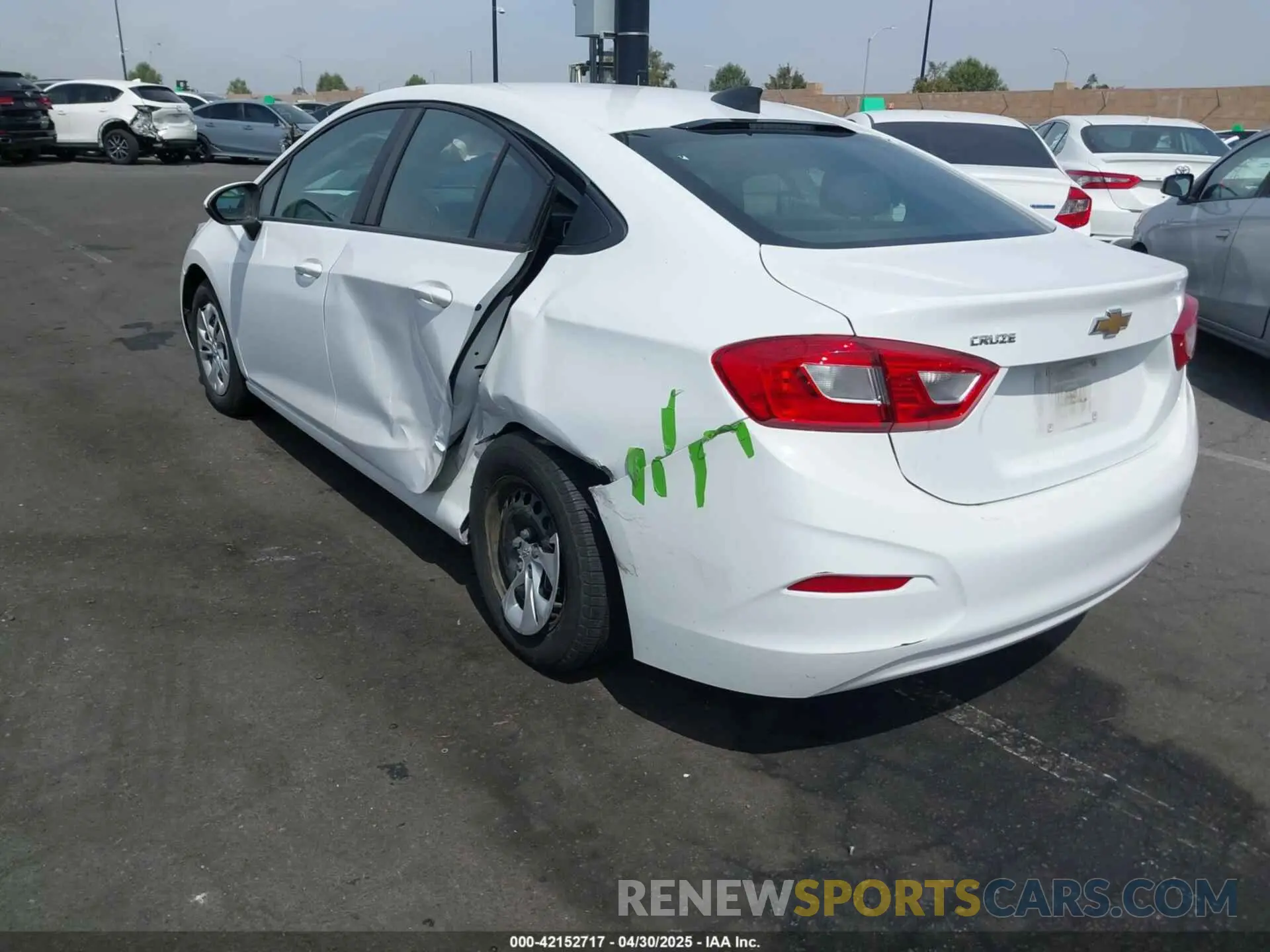 3 Фотография поврежденного автомобиля 1G1BC5SM4K7125115 CHEVROLET CRUZE 2019