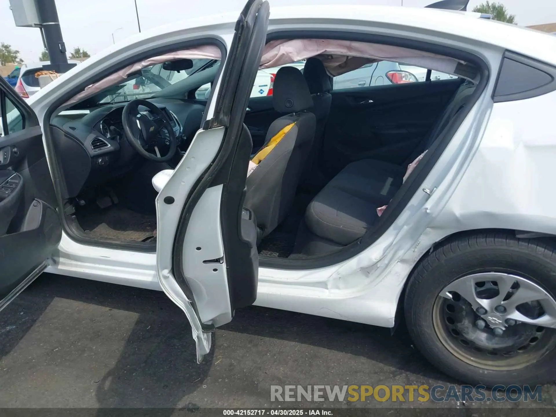 8 Фотография поврежденного автомобиля 1G1BC5SM4K7125115 CHEVROLET CRUZE 2019