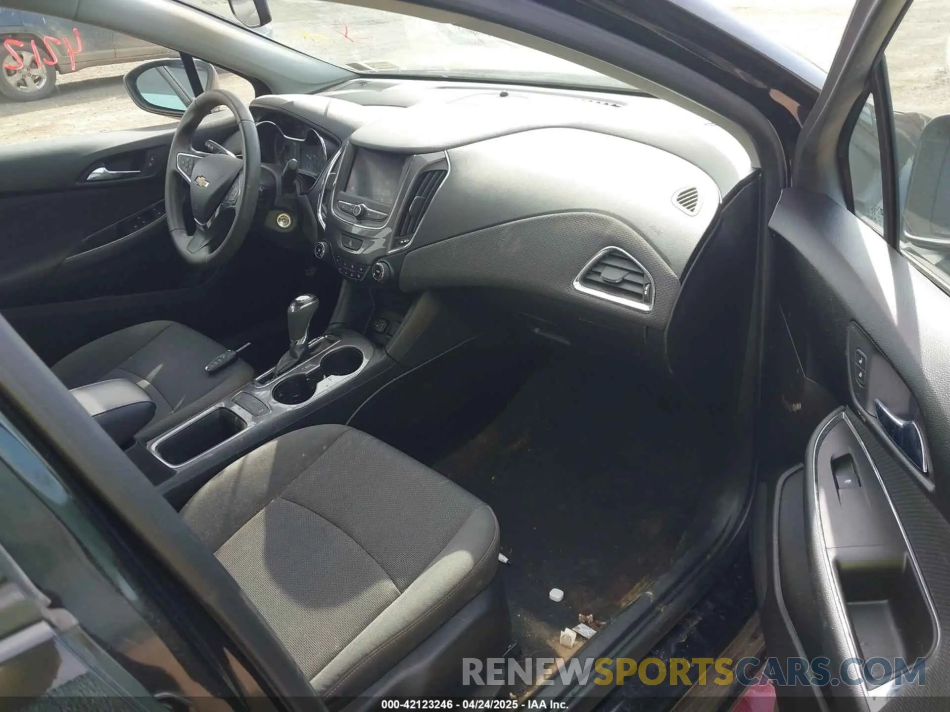 5 Photograph of a damaged car 1G1BC5SM4K7152251 CHEVROLET CRUZE 2019