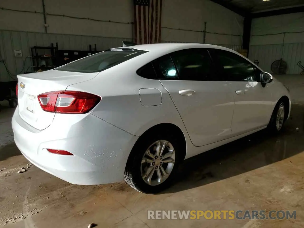 3 Фотография поврежденного автомобиля 1G1BC5SM4K7153299 CHEVROLET CRUZE 2019