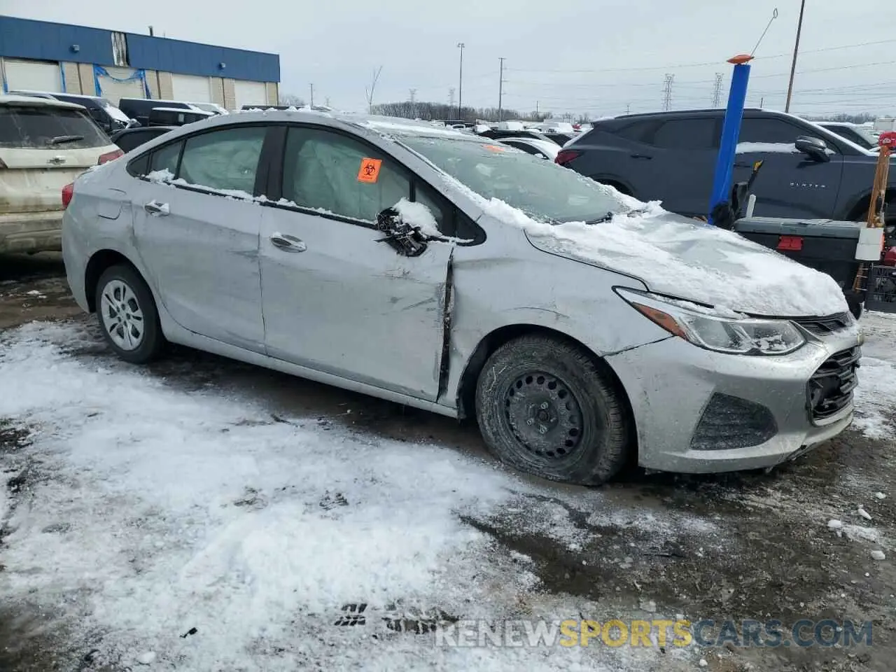 4 Фотография поврежденного автомобиля 1G1BC5SM5K7148094 CHEVROLET CRUZE 2019