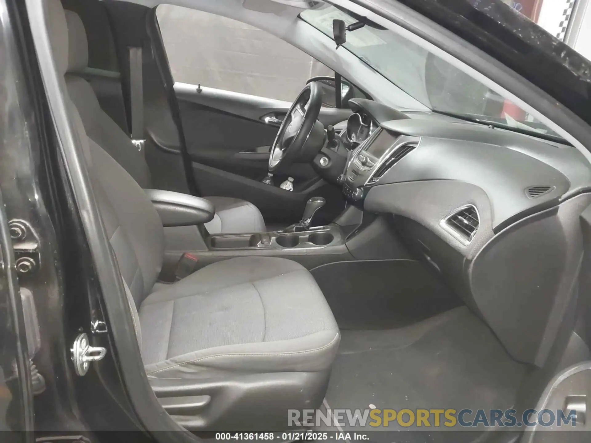 5 Photograph of a damaged car 1G1BC5SM5K7150220 CHEVROLET CRUZE 2019