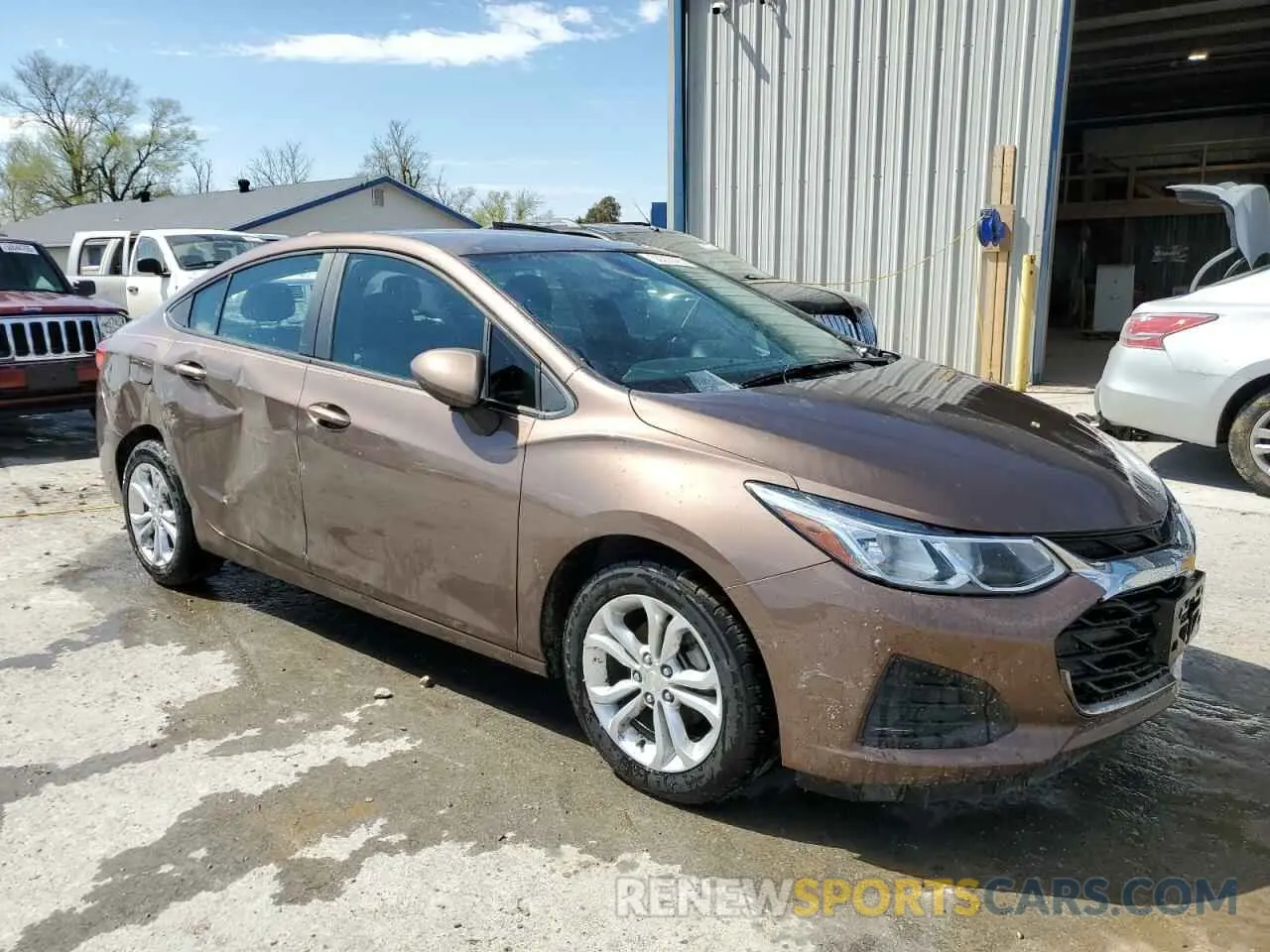 4 Фотография поврежденного автомобиля 1G1BC5SM7K7114173 CHEVROLET CRUZE 2019
