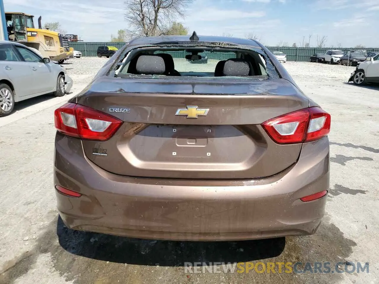 6 Фотография поврежденного автомобиля 1G1BC5SM7K7114173 CHEVROLET CRUZE 2019